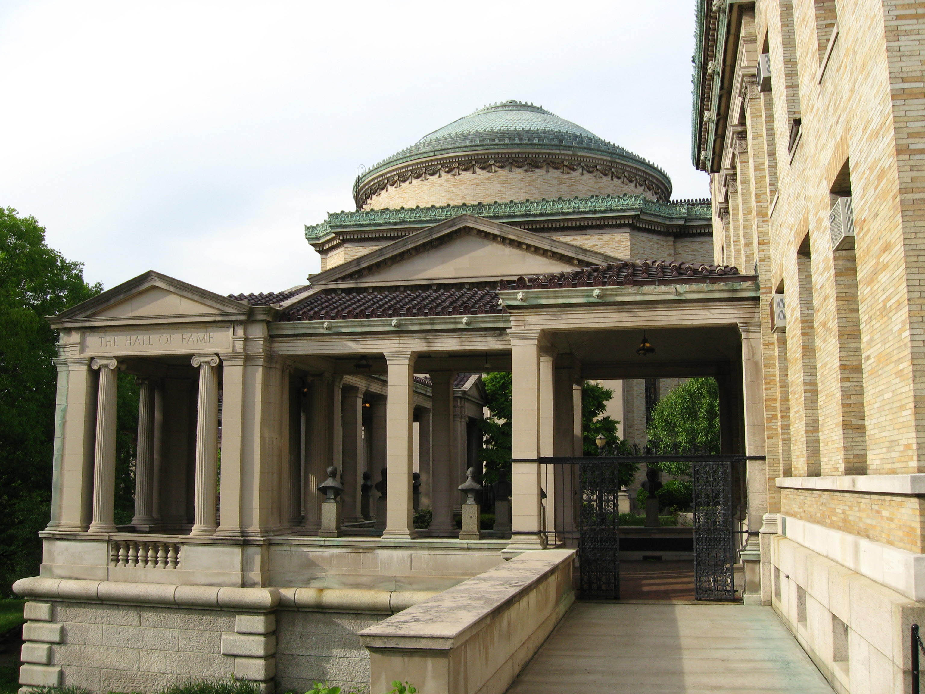 Looking north on a cloudy afternoon at south entrance of the en:Hall of Fame for Great Americans.