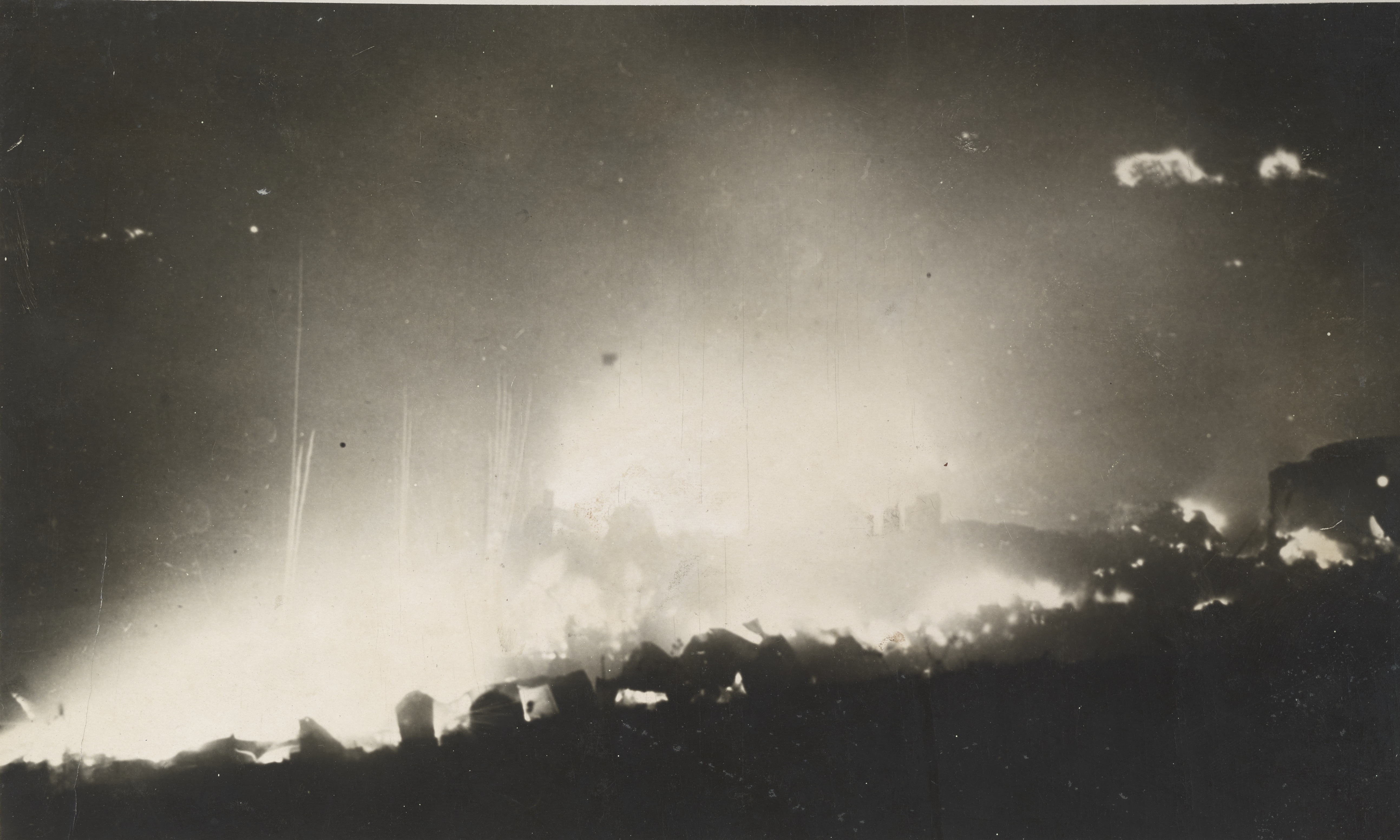 Scope and content:  Photographer: International Film Service