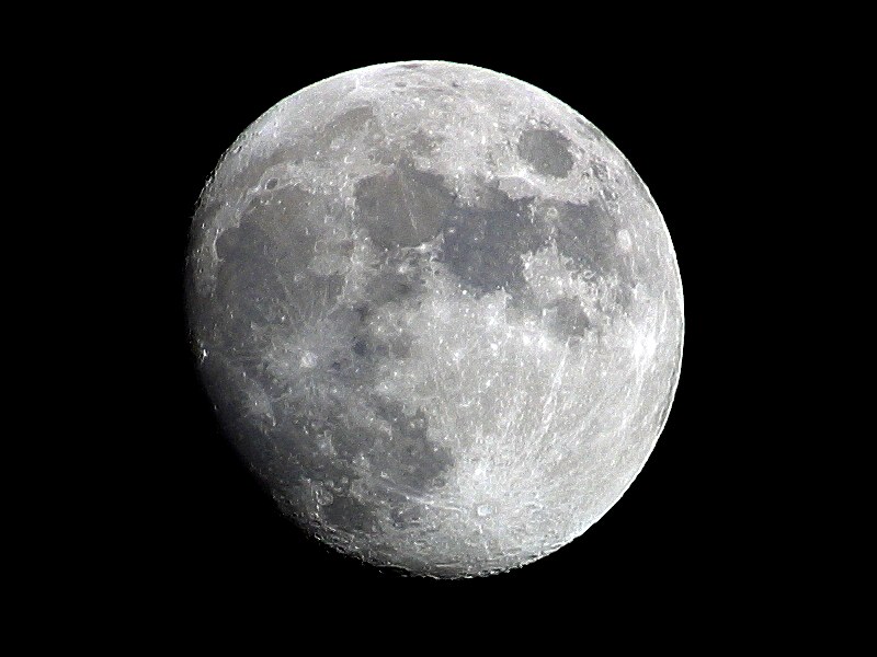 An image of the moon, taken on 22 July 2002 on a Canon D60.