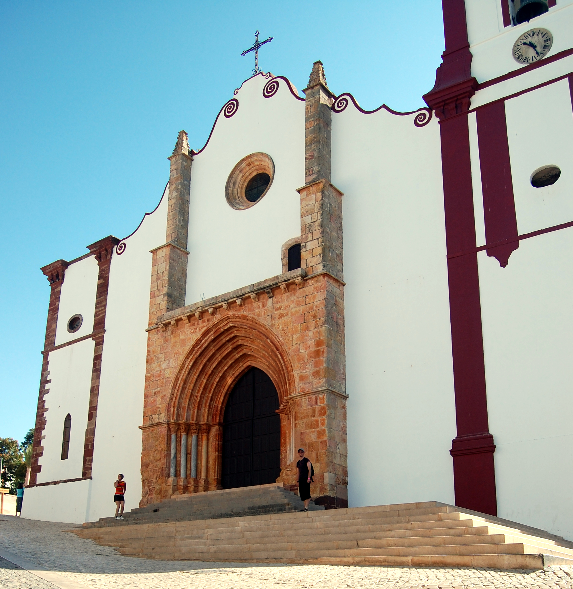 Baroque facade with archivolted portal — Silves Cathedral in Portugal.