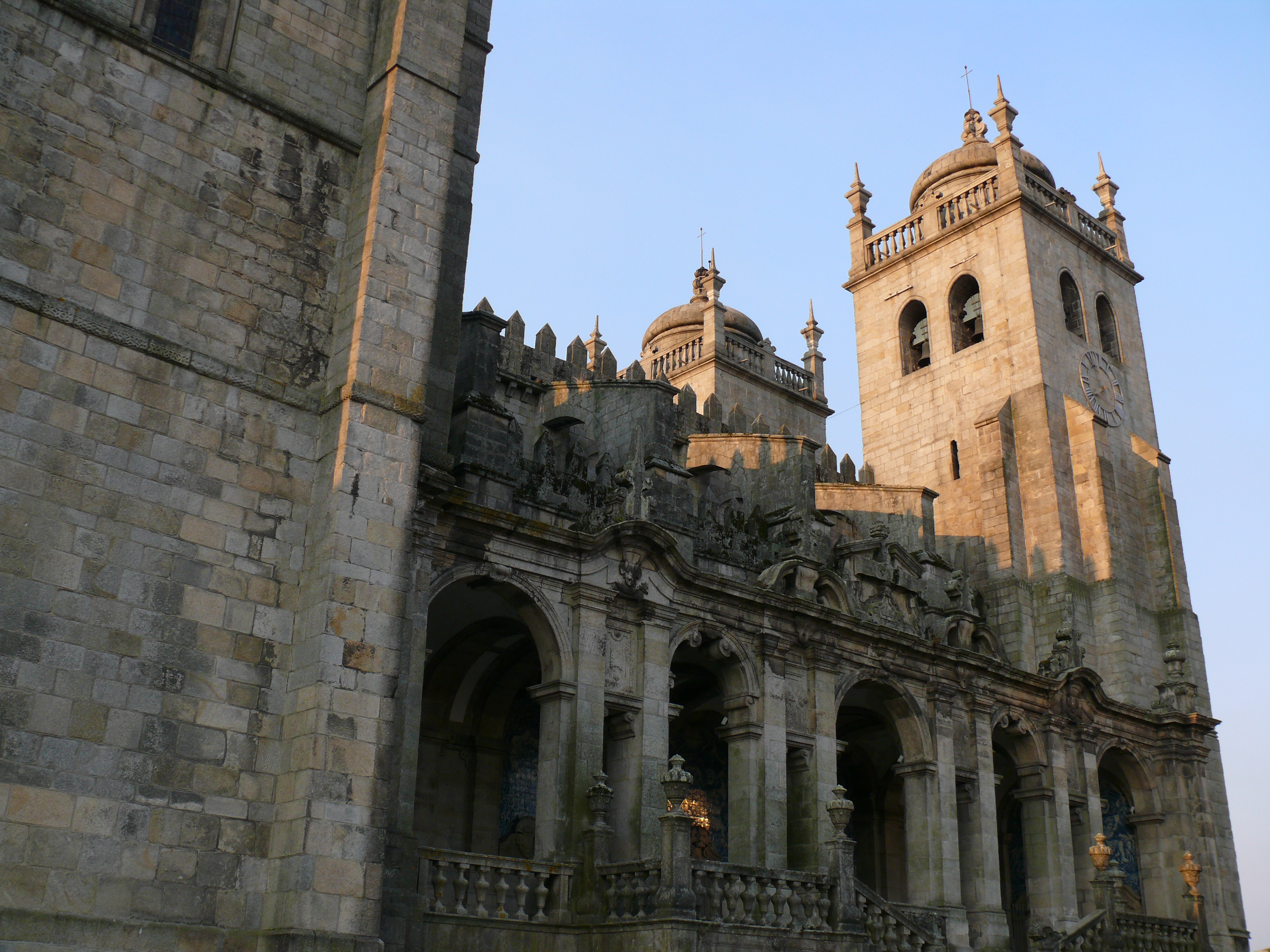 Porto Cathedral - Baroque loggia to the lateral façade. Nicolau NASONI.