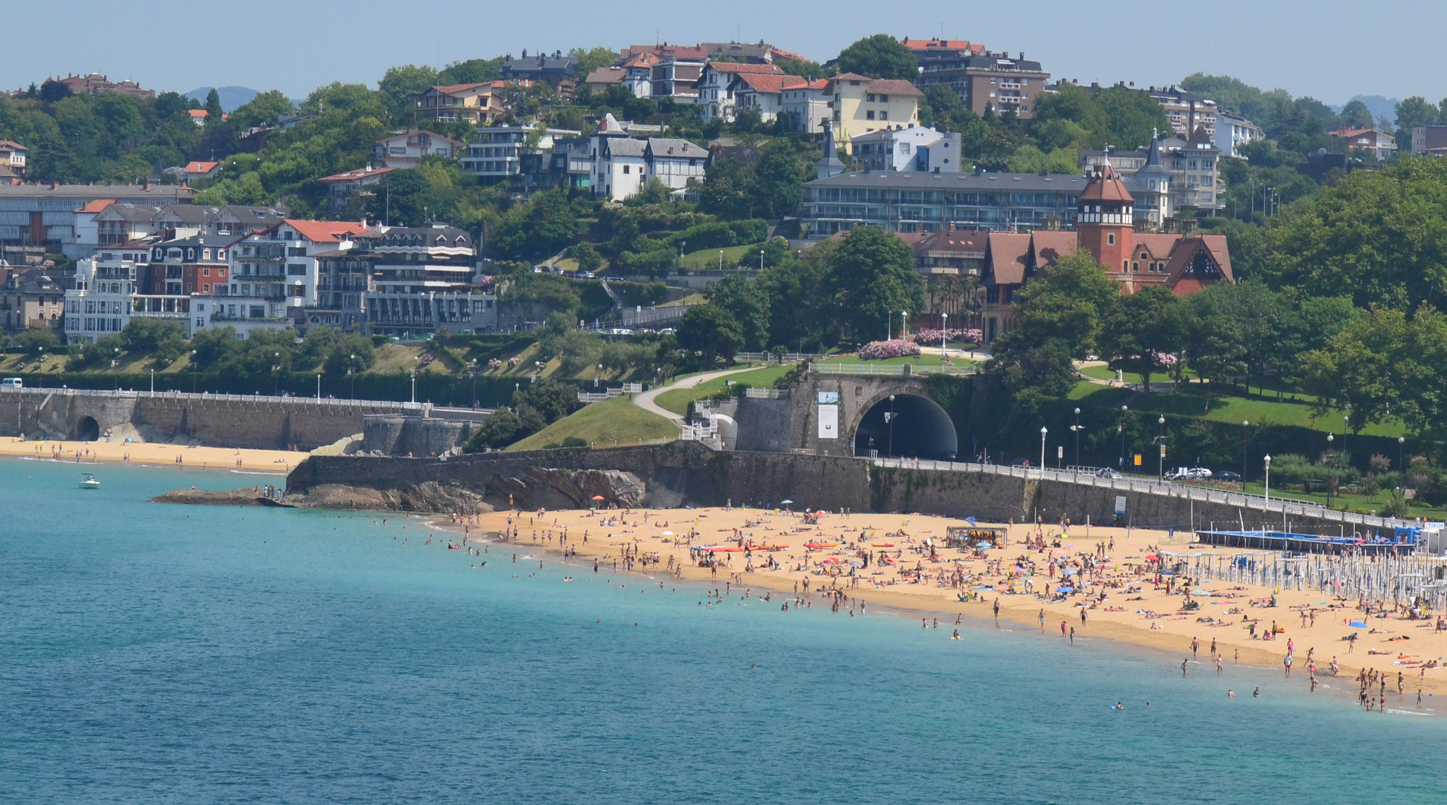 Ondarreta beach, Loretopea and Miramar palace. Saint Sebastian, Gipuzkoa. Basque Country.