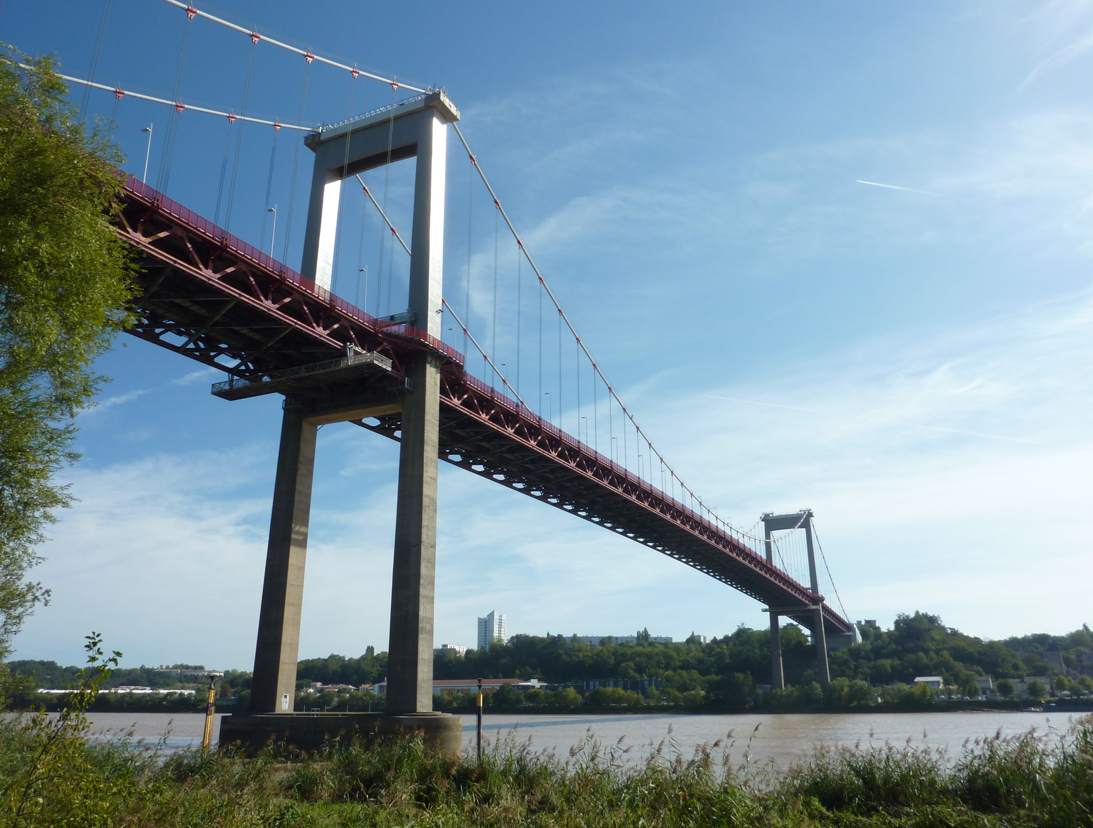 The Pont d'Aquitaine over the Garonne River at Bordeaux (Gironde)