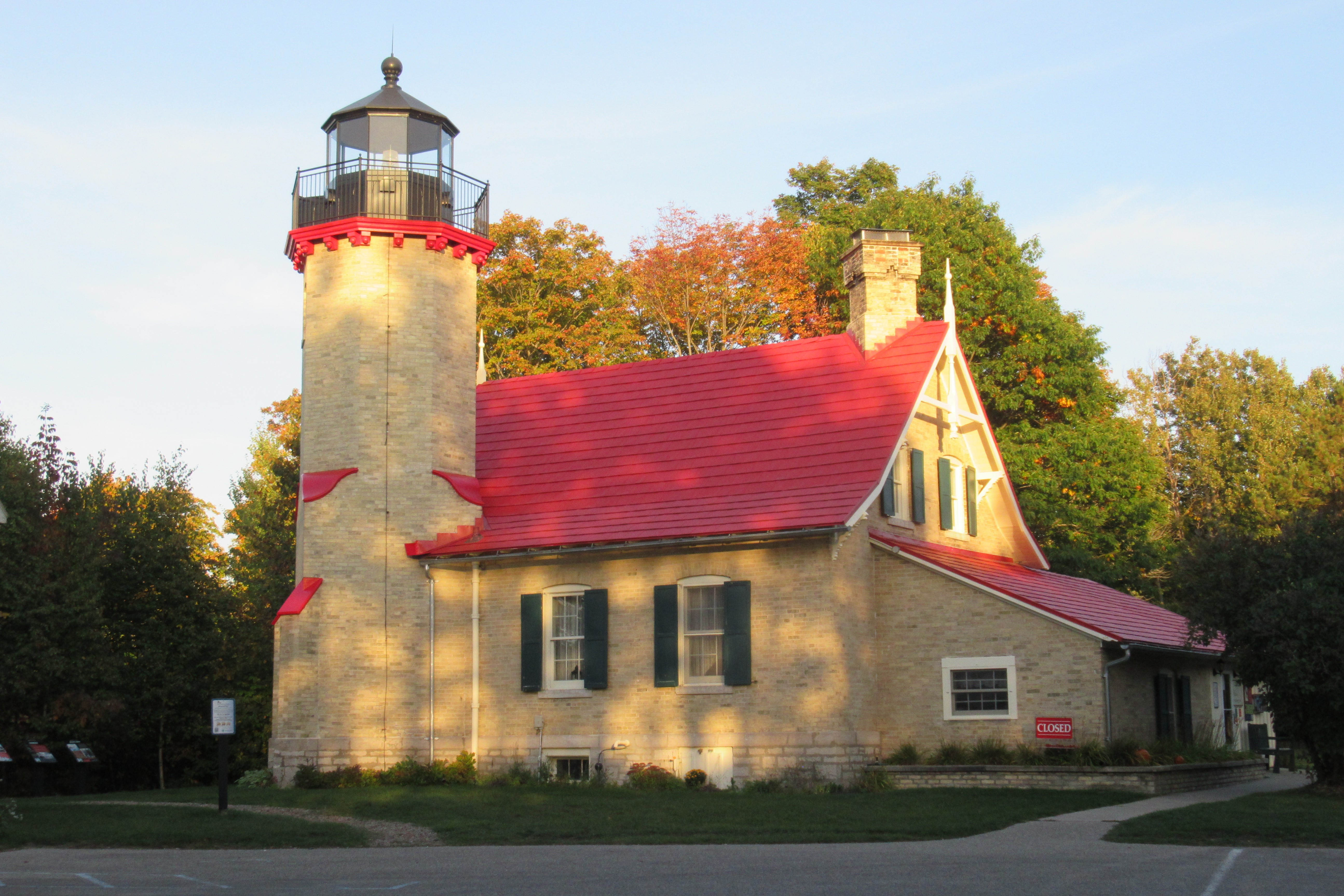 w:McGulpin Point Light