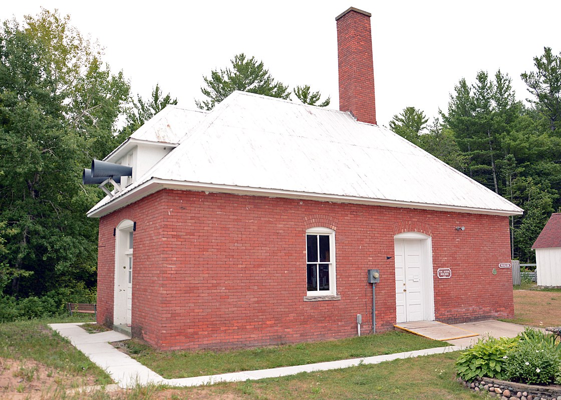 Forty Mile Lighthouse, Michigan (Foghorn building)