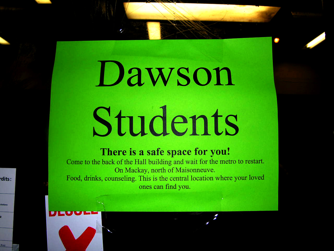 Sign on the door of a Montreal downtown subway station in the afternoon of the nearby Dawson College school shooting, 13 September 2006