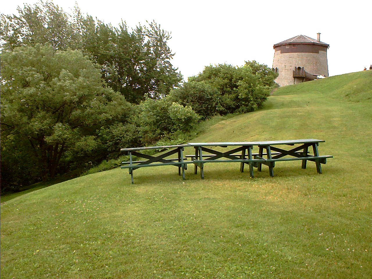 Photo of picnic tables and a Martello tower (# 1) in en:The Battlefields Park on the en:Plains of Abraham.  Photo taken on June 23, 2006, by Skarg