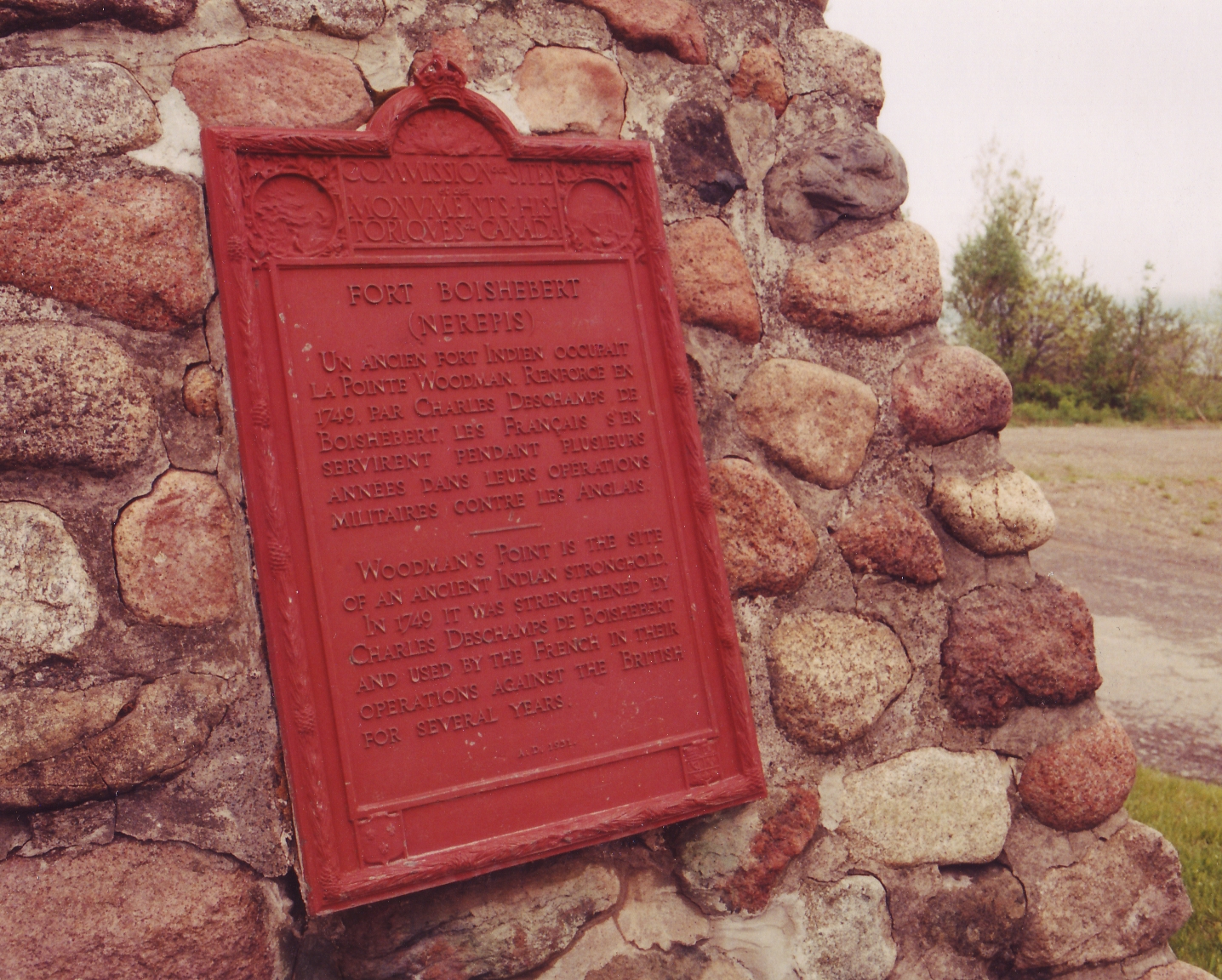 Plaque and cairn at the site of Fort Nerepis, Woodmans Point, Kings county, New Brunswick
