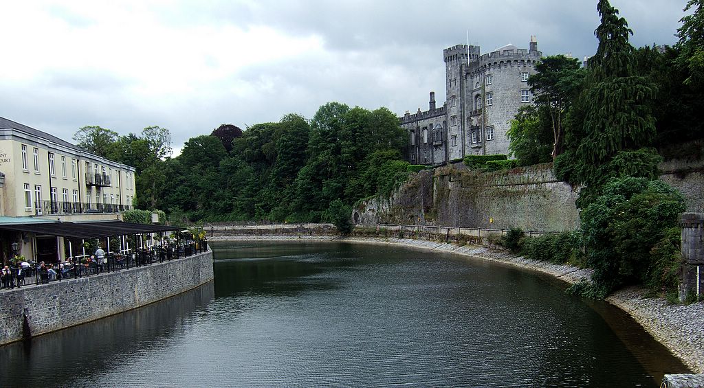 View of Kilkenny Castle in Ireland from John's bridge, with the castle overlooking the river Nore. Photo by Stevage (Wikipedia username).