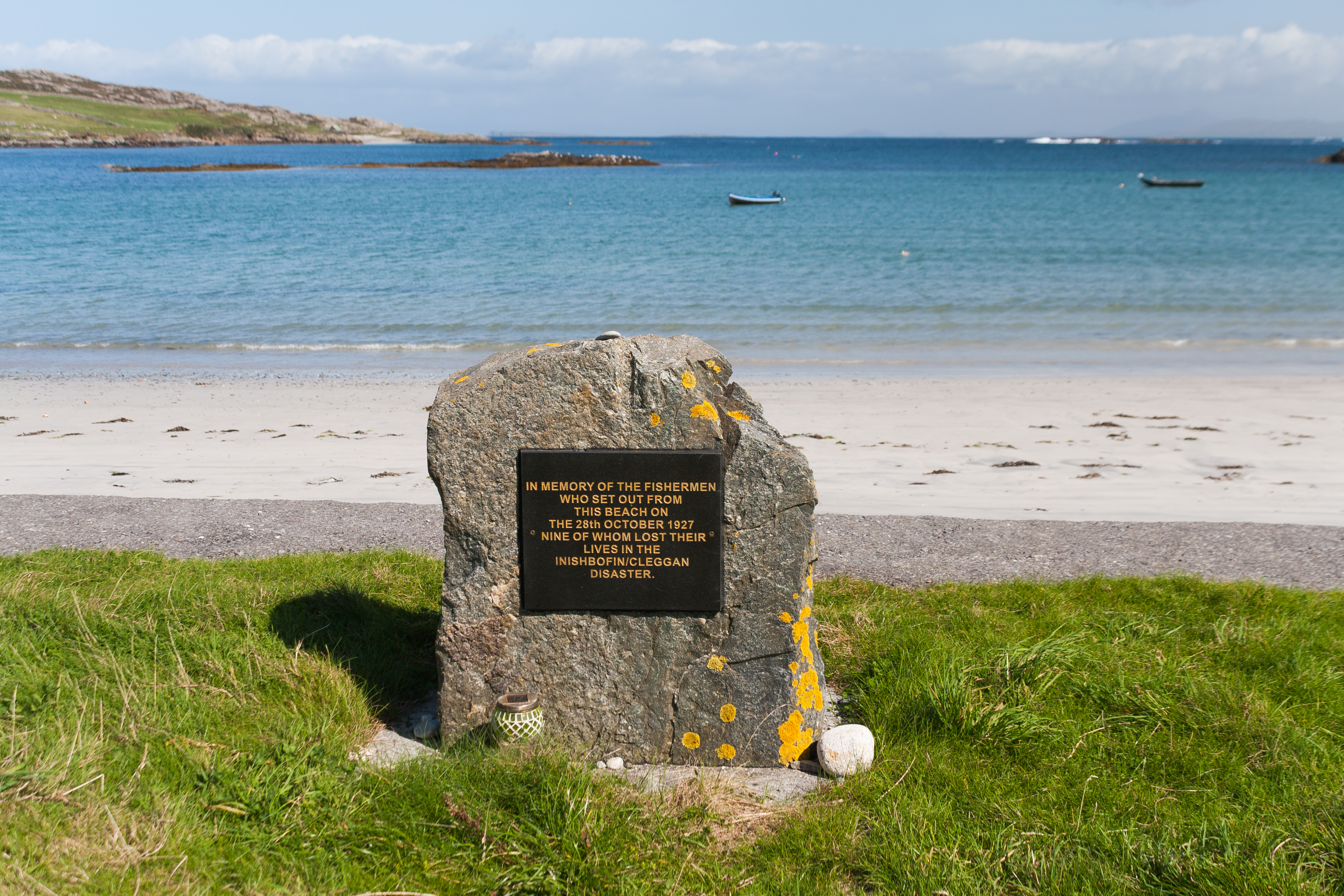 Memorial at East End Bay: “In memory of the fishermen who set out from this beach on the 28th October 1927 nine of whom lost their lives in the Inishbofin/Cleggan disaster.”
