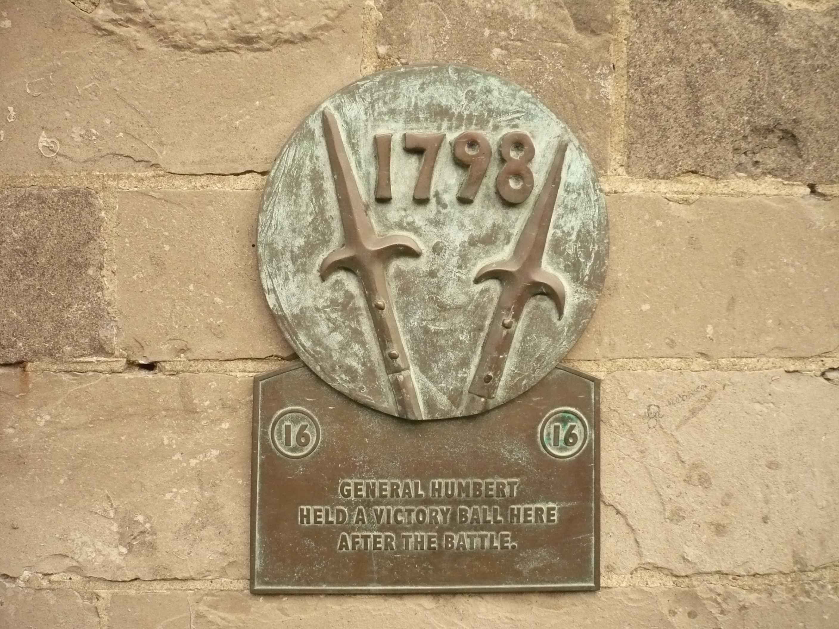 Tablica upamiętniająca bitwę pod Castlebar w 1798 roku.