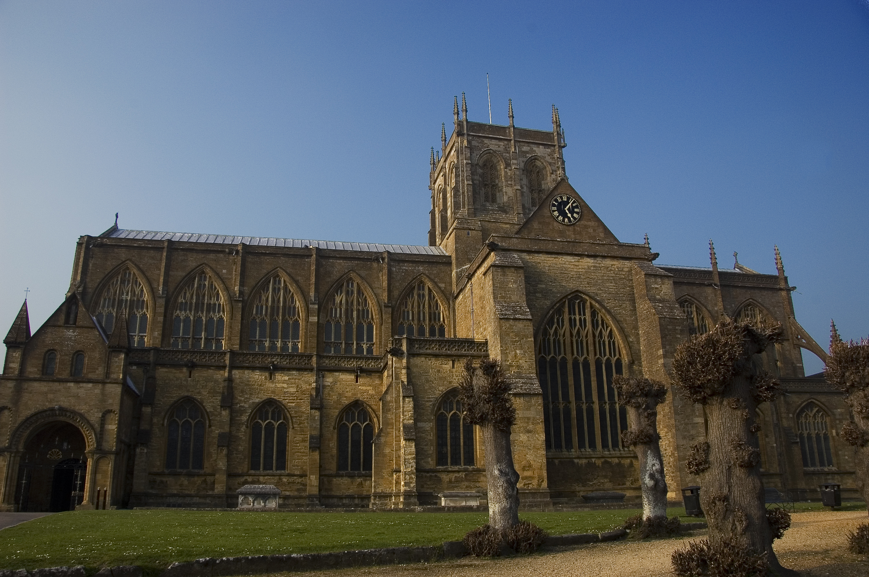 en:Sherborne Abbey, en:Dorset, en:England.  Taken by Joe D, 2004-10-30.