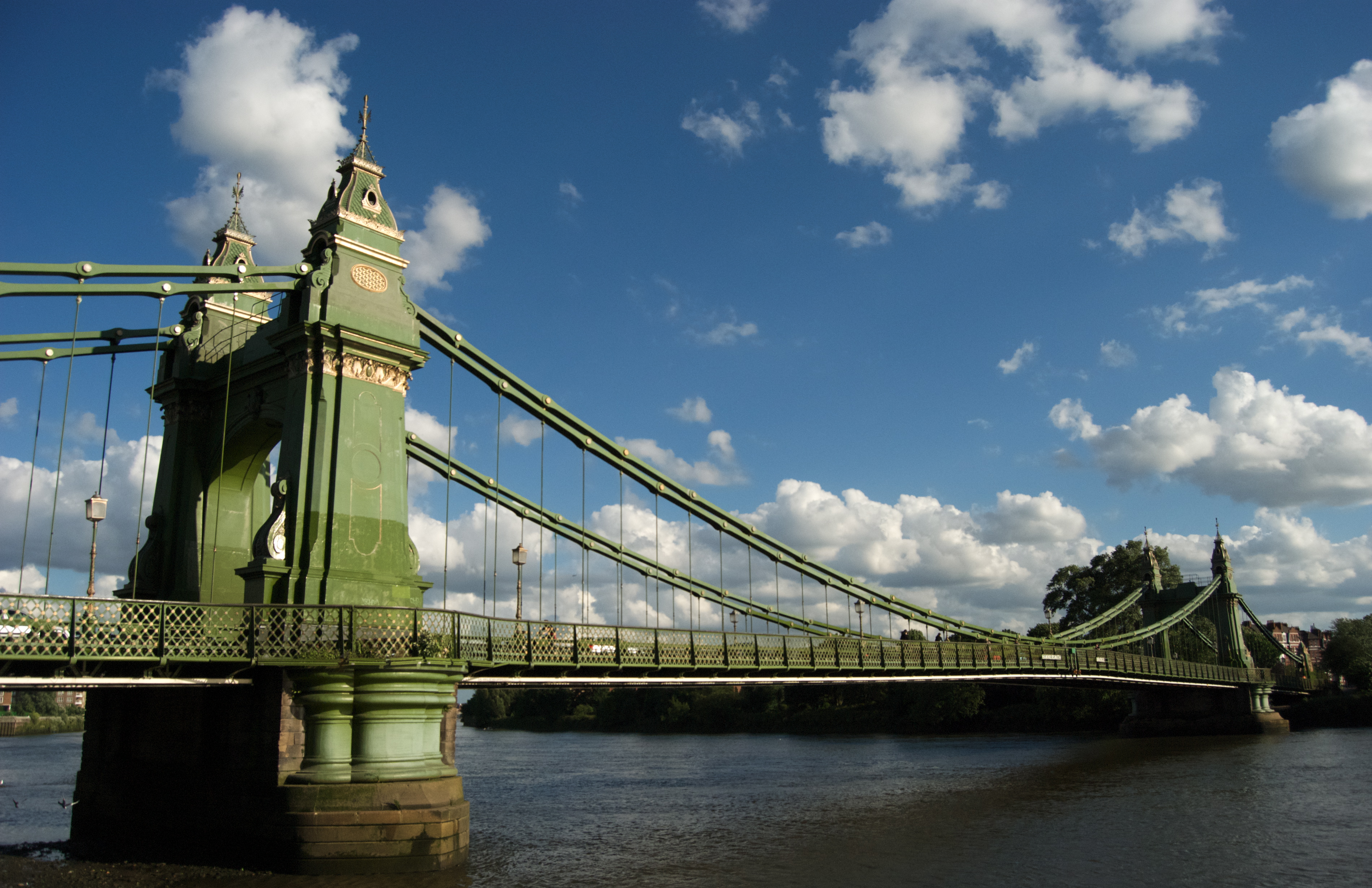 w:Hammersmith Bridge, taken from the Hammersmith side of the river