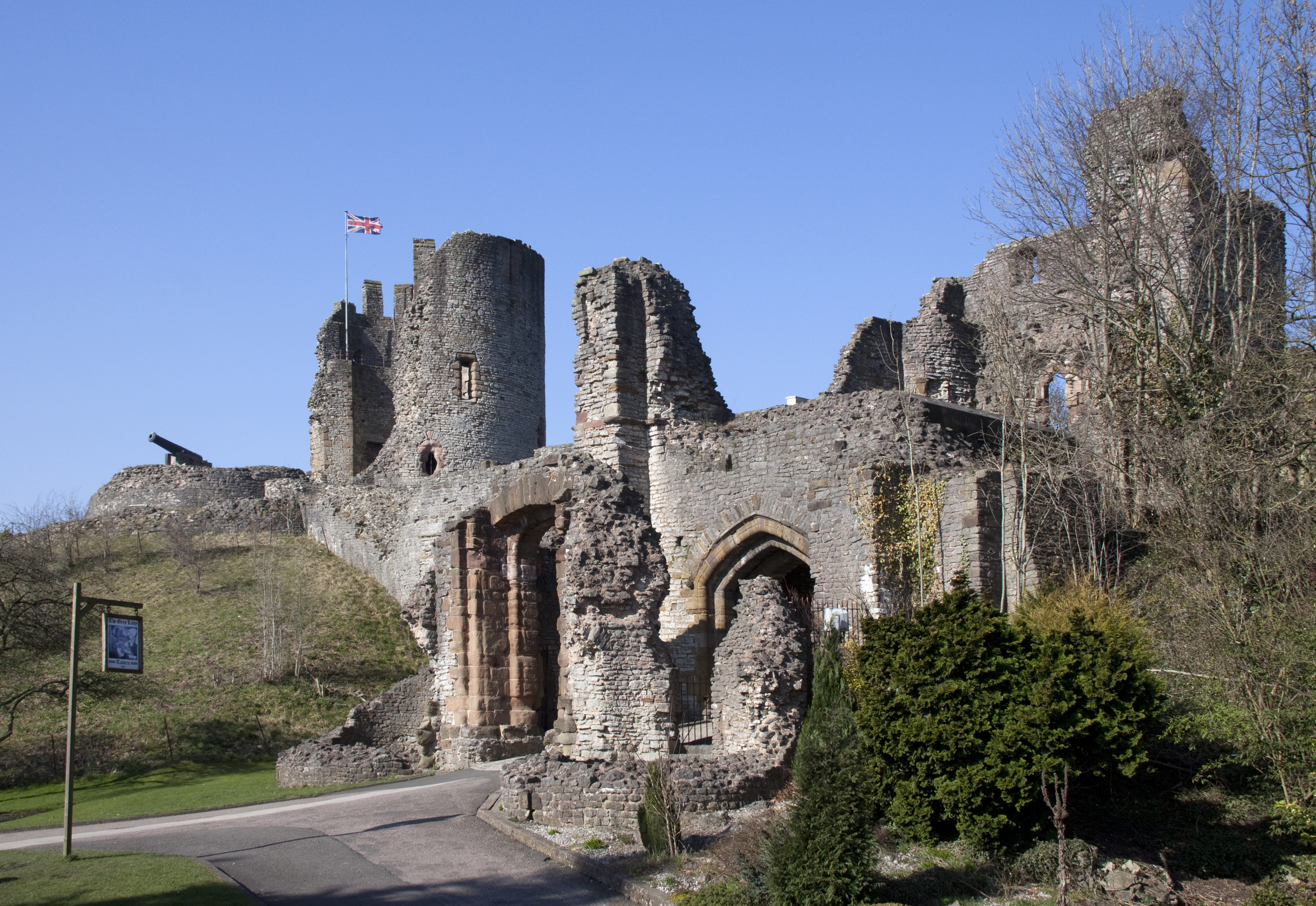 The original castle was built during the 11th Century, but the ruins that remain today were begun in the 13th Century. The destruction of part of the walls and the keep occured during the Civil war in 1646 when Cromwell's forces captured the castle.