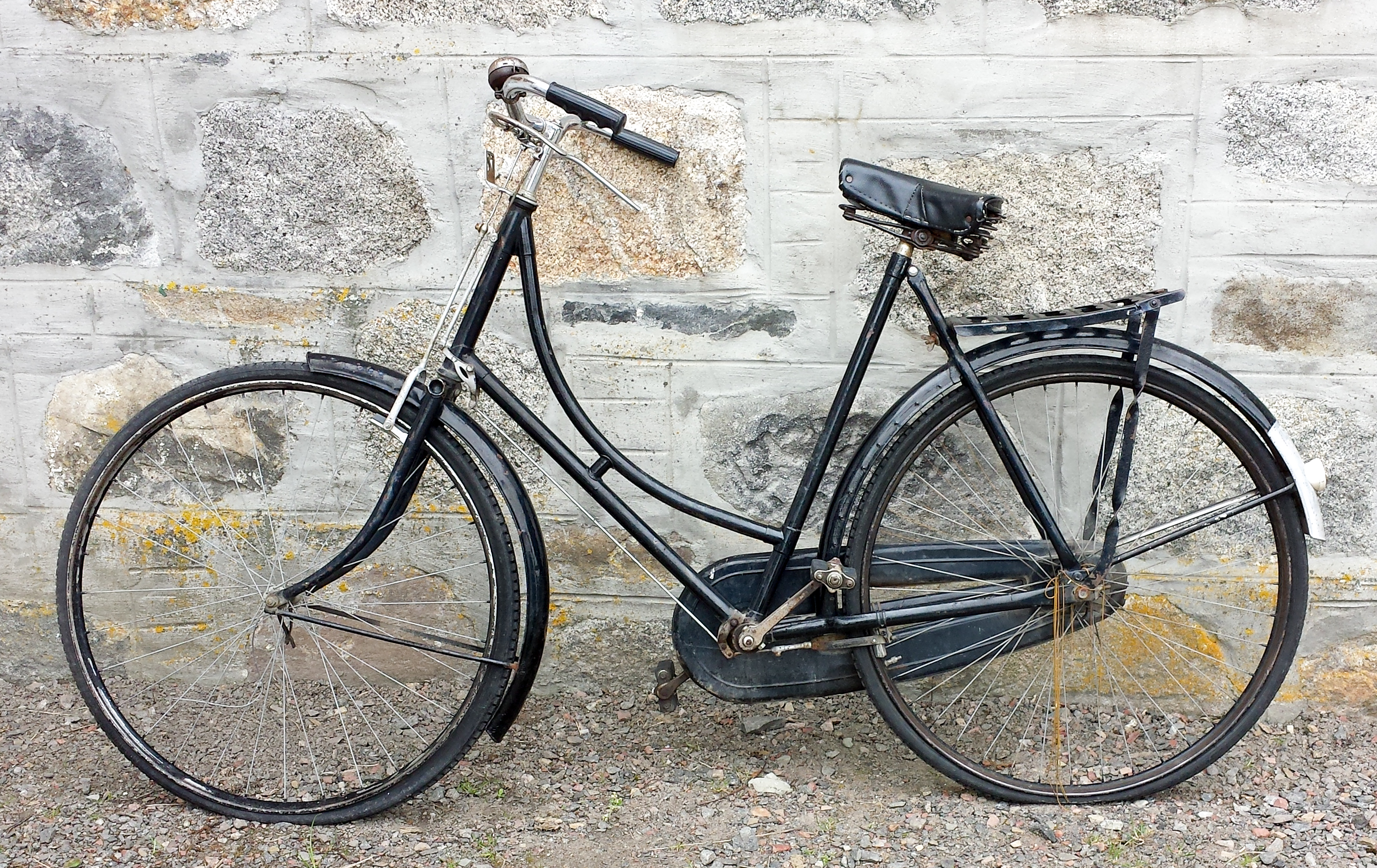 A 1930s Raleigh lady's loop frame bicycle. Photographed at the Highland Folk Museum, Kingussie.