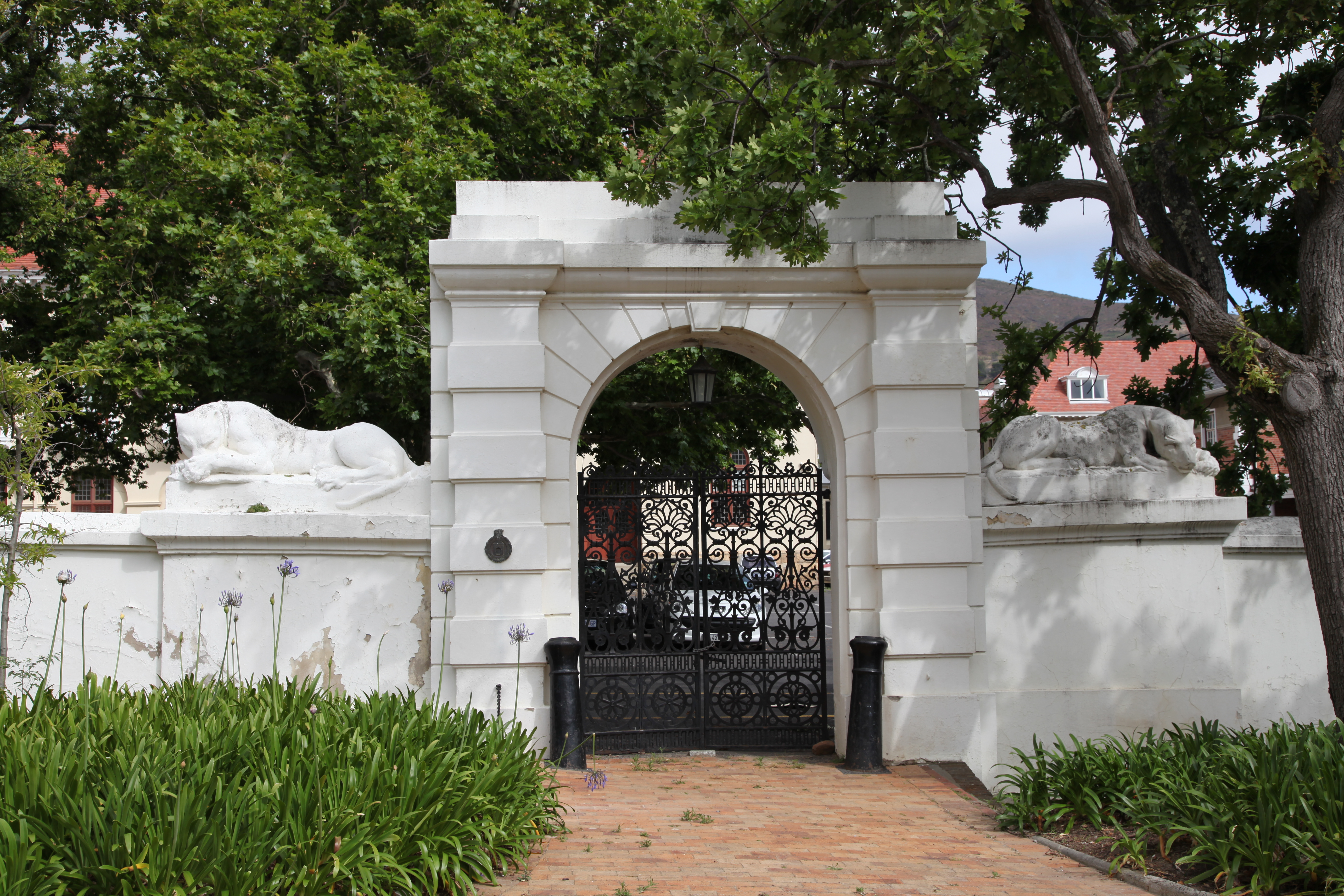 The Lioness Gateway to the former 'menagerie' in the Company's Gardens, Cape Town.