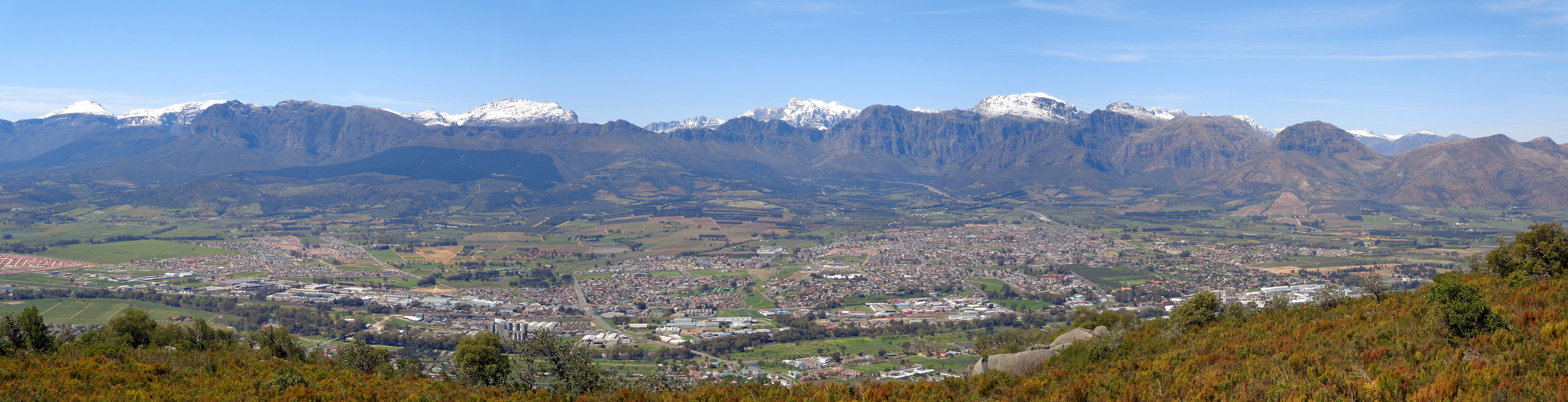 Paarl from the summit of Paarl Mountain, looking across to the Klein-Drakenstein and Du Toitskloof Mountains