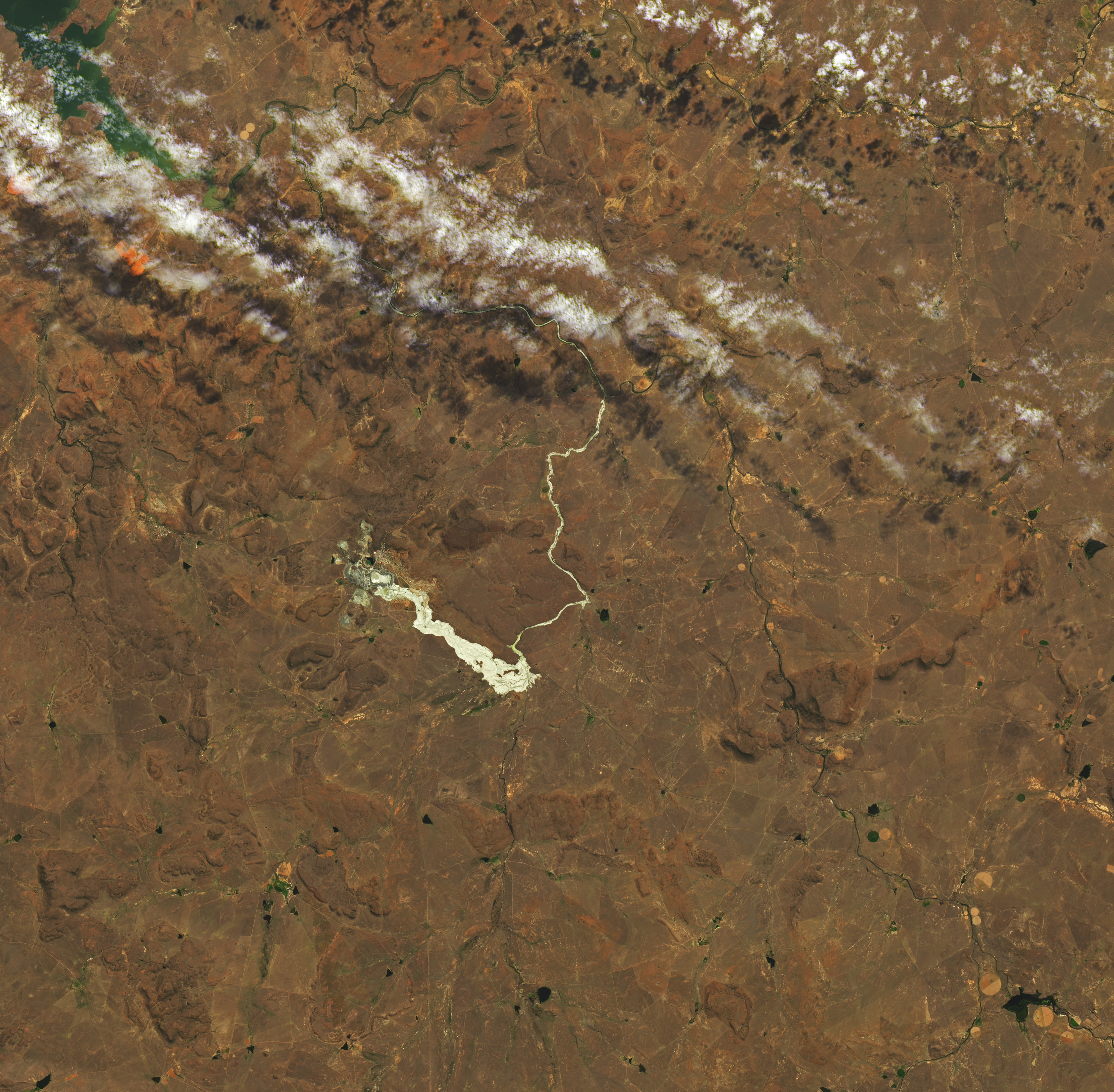 Almost one month after the Jagersfontein Mine dam incident, satellite images show that the landscape remains altered by the coating of sludge. The Operational Land Imager-2 (OLI-2) on Landsat 9 acquired this image on October 4, 2022. For comparison, the Operational Land Imager (OLI) on Landsat 8 acquired the other image on September 10, the day before the dam collapse.