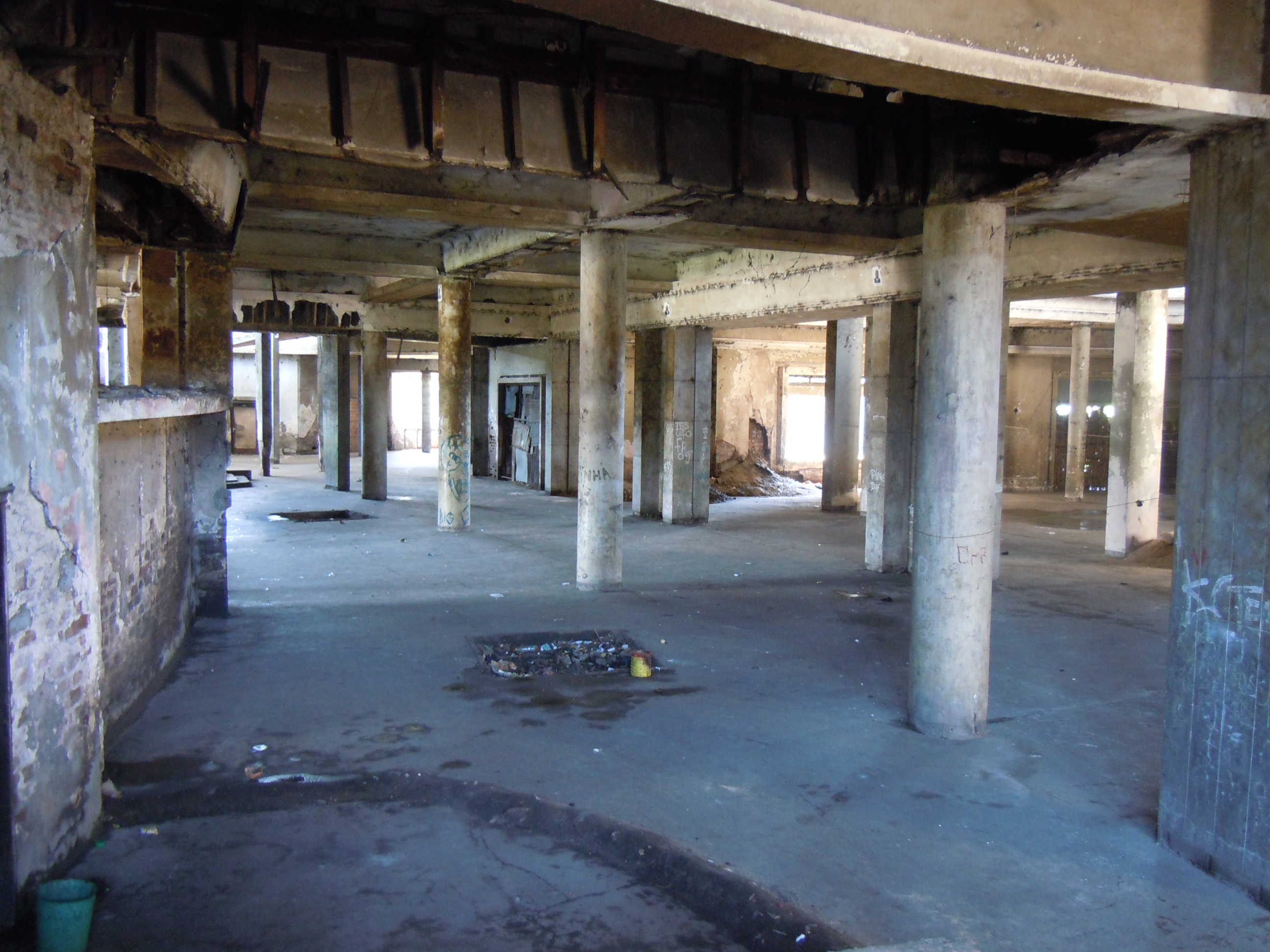 Grande Hotel Beira in 2012, interior of original lobby on the ground floor of block A