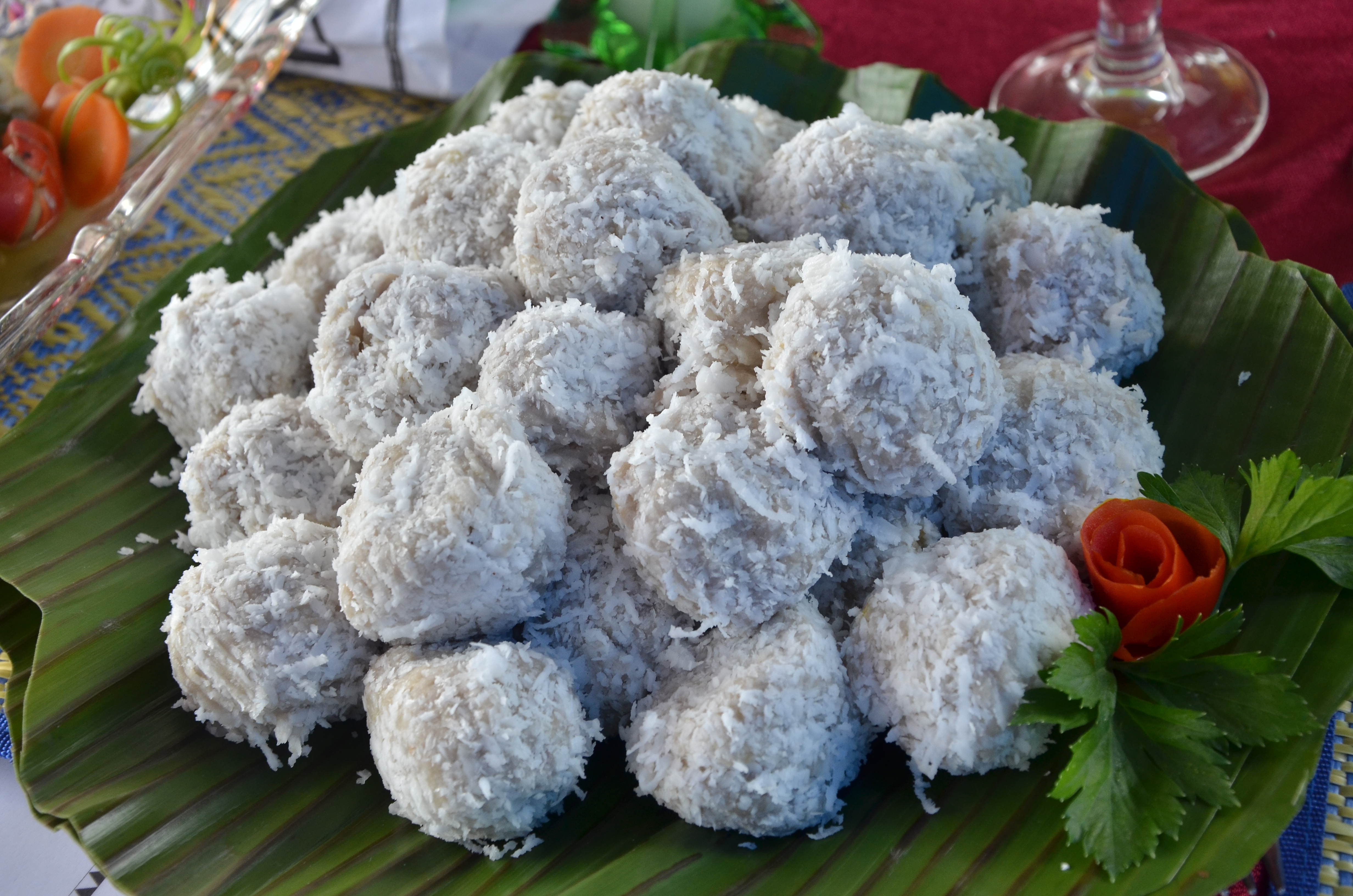 Subbet makanan khas dari Kepulauan Mentawai berasal dari adonan dari keladi dan pisang yang kemudian dibalut dengan kelapa yang sudah diparut, biasanya sebagian masyarakat Mentawai dijadikan makanan saat ritual adat.