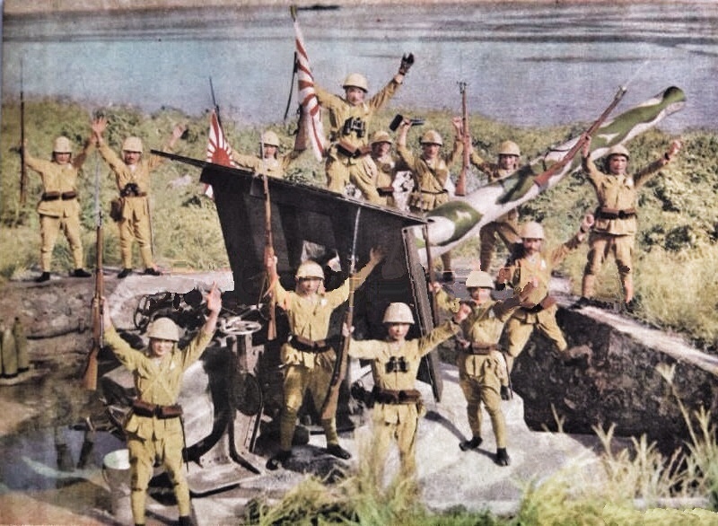 SNLF soldiers posing with a captured British coastal gun after the conquest of Christmas Island in the Indian Ocean, April 1942. 
Because of a mutiny by Indian soldiers against their British officers, Japanese troops were able to occupy Christmas Island without any resistance...