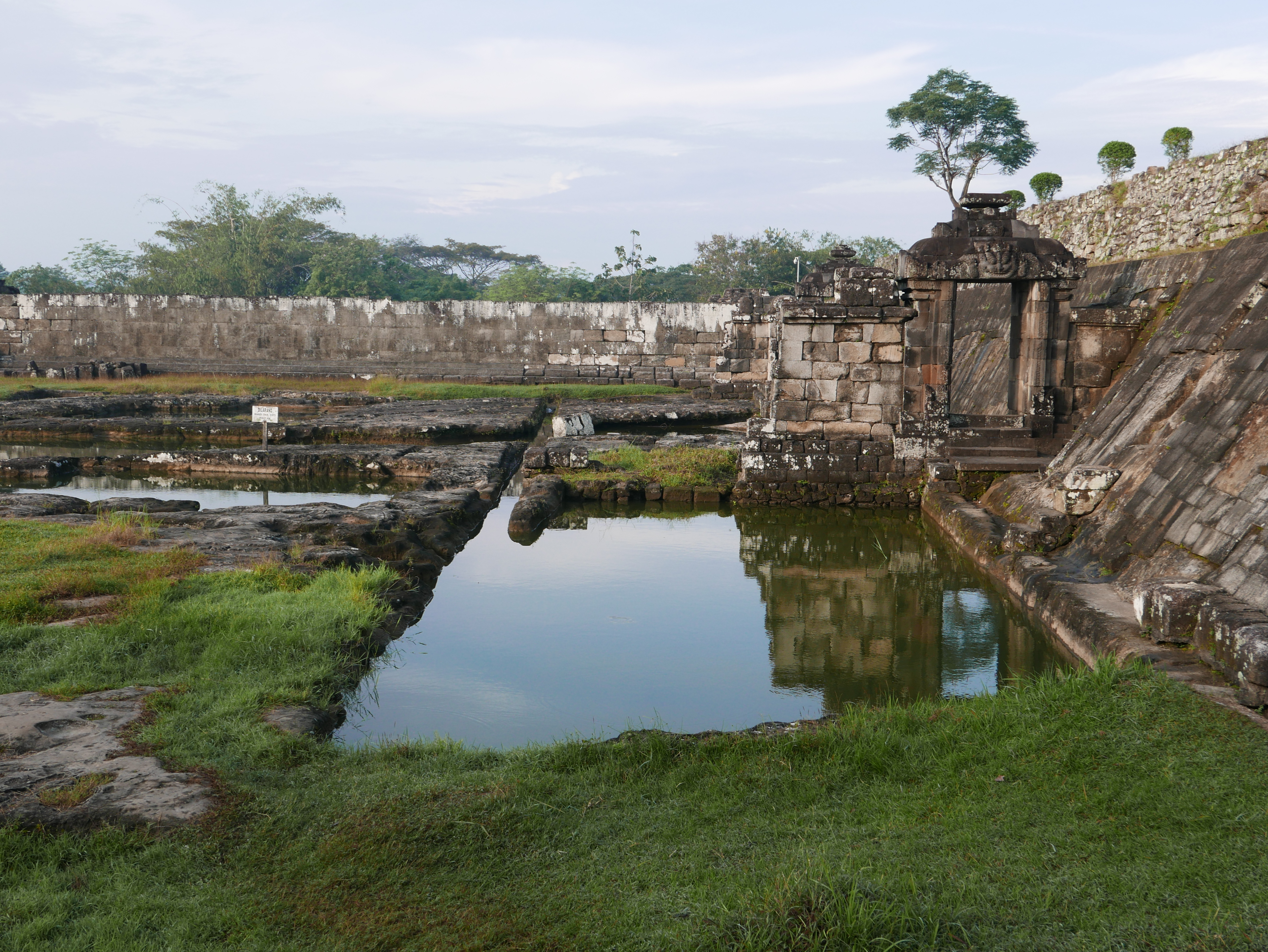 042 Artifical Lake, Ratu Boko, Prambanan, photograph by Anandajoti Bhikkhu