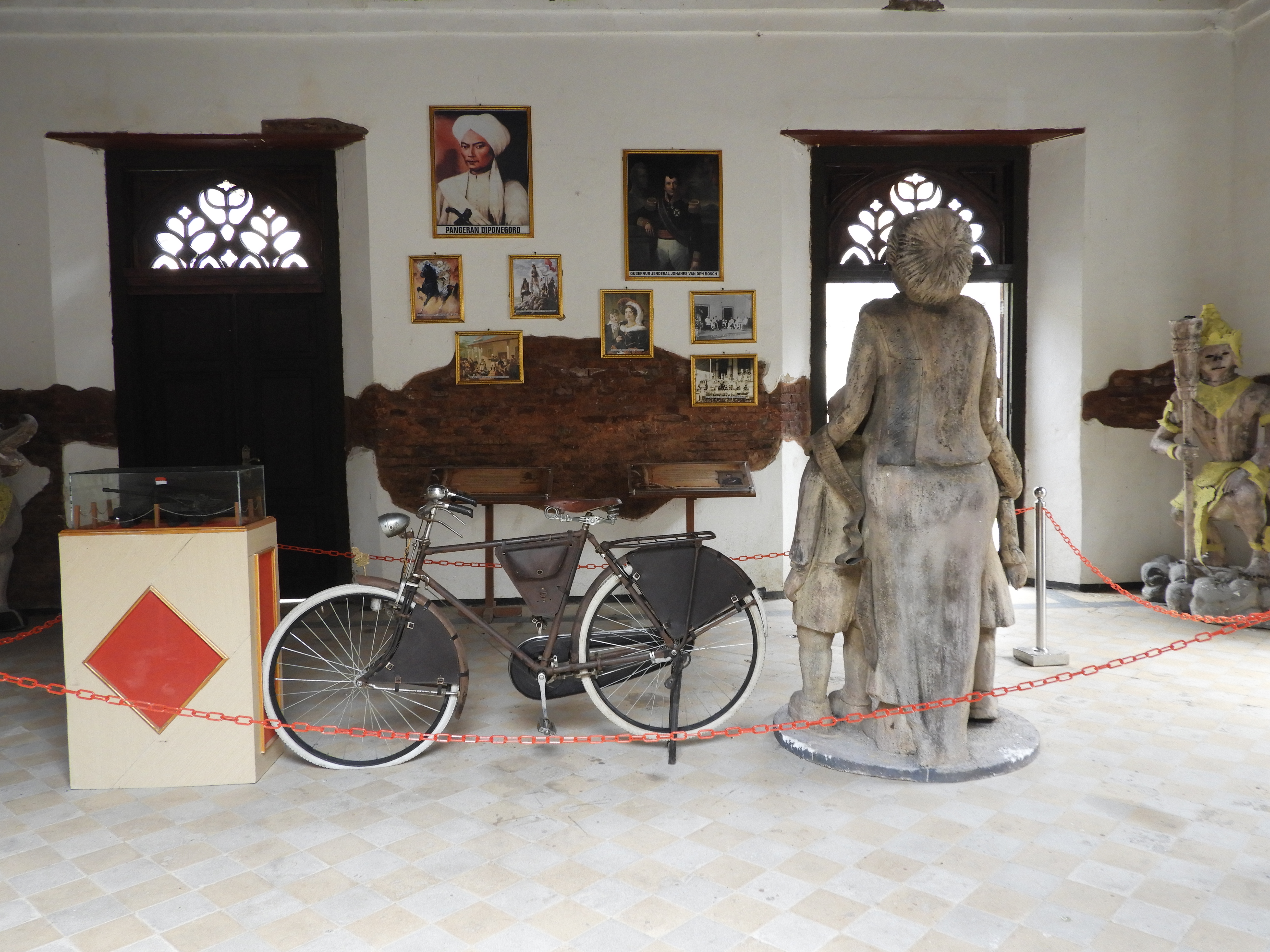 Beberapa koleksi dari museum Benteng Van den Bosch