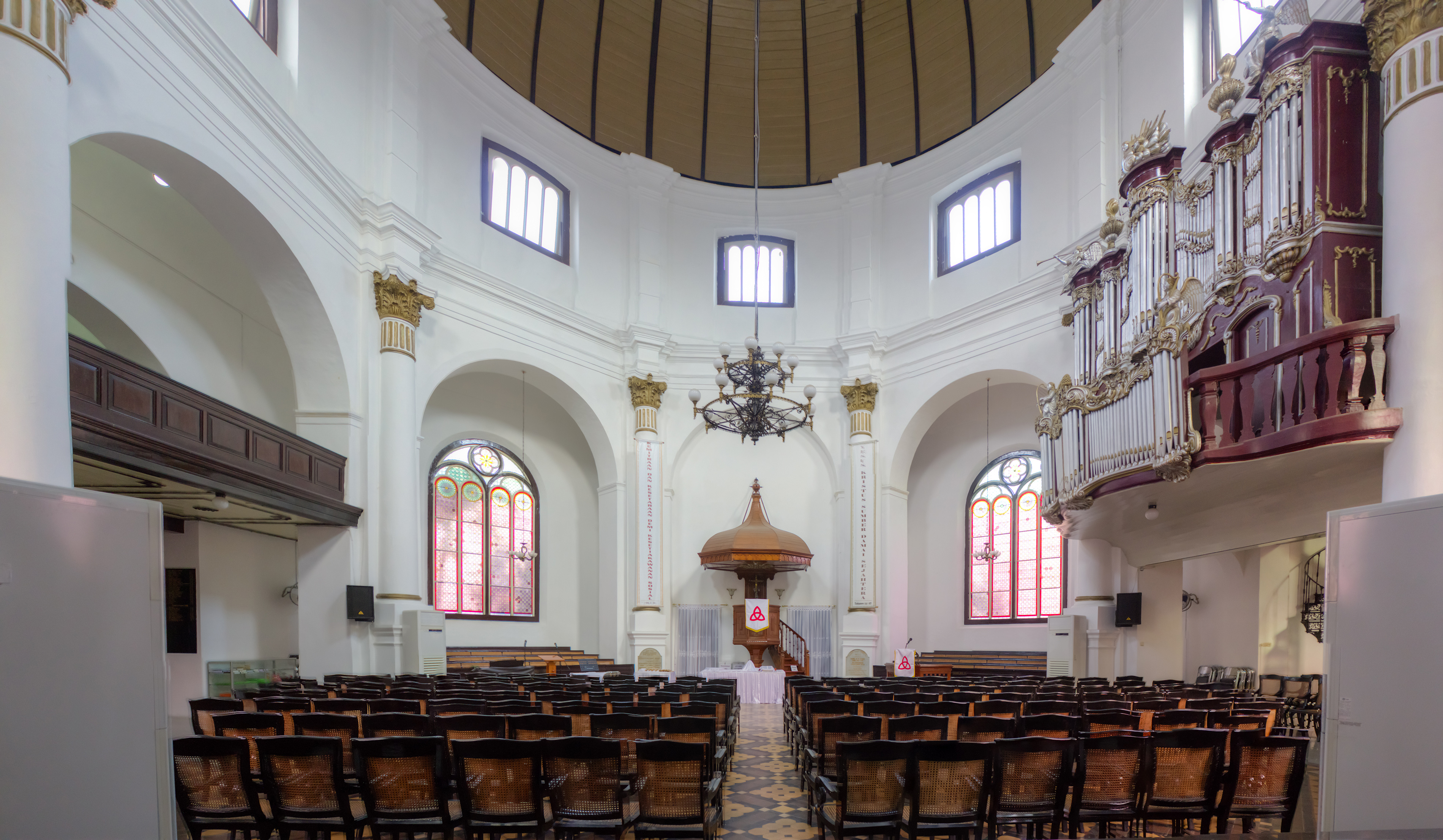 Interior of Blenduk Church, Semarang, 2014-06-19. This pseudo-HDR image was stitched from 60 source images then downsampled to reduce noise.
