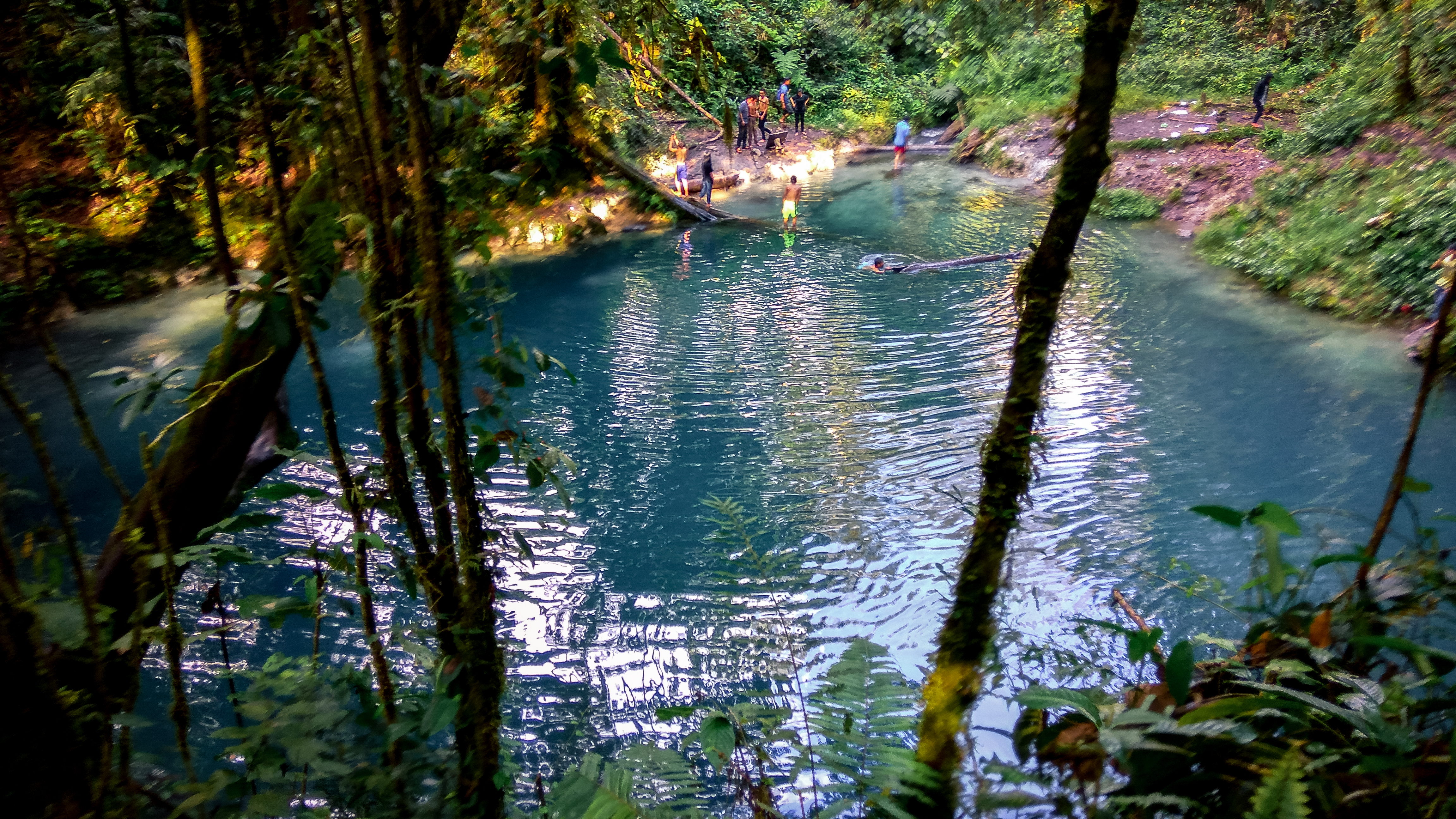 Danau Kaco merupakan danau yang terlentak di Kabupaten Kerinci, Jambi.[1] Tepatnya di Desa Lempur, Kecamatan Gunung Raya.[1] Danau ini berada di kawasan Taman Nasional Kerinci Seblat (TNKS) yang merupakan situs warisan UNESCO.[1] Danau ini memiliki luas sekitar 90 meter persegi dan memiliki kedalaman yang belum diketahui.[2] Secara geografis danau ini terletak di 101.540402 BT dan 2.330258 LS pada ketinggian 1229 mdpl. Danau kaco dapat memancarkan cahaya terang di malam hari pancaran cahaya itu semakin terang pada saat malam bulan purnama atau malam tanggal 15 penanggalan Hijriah