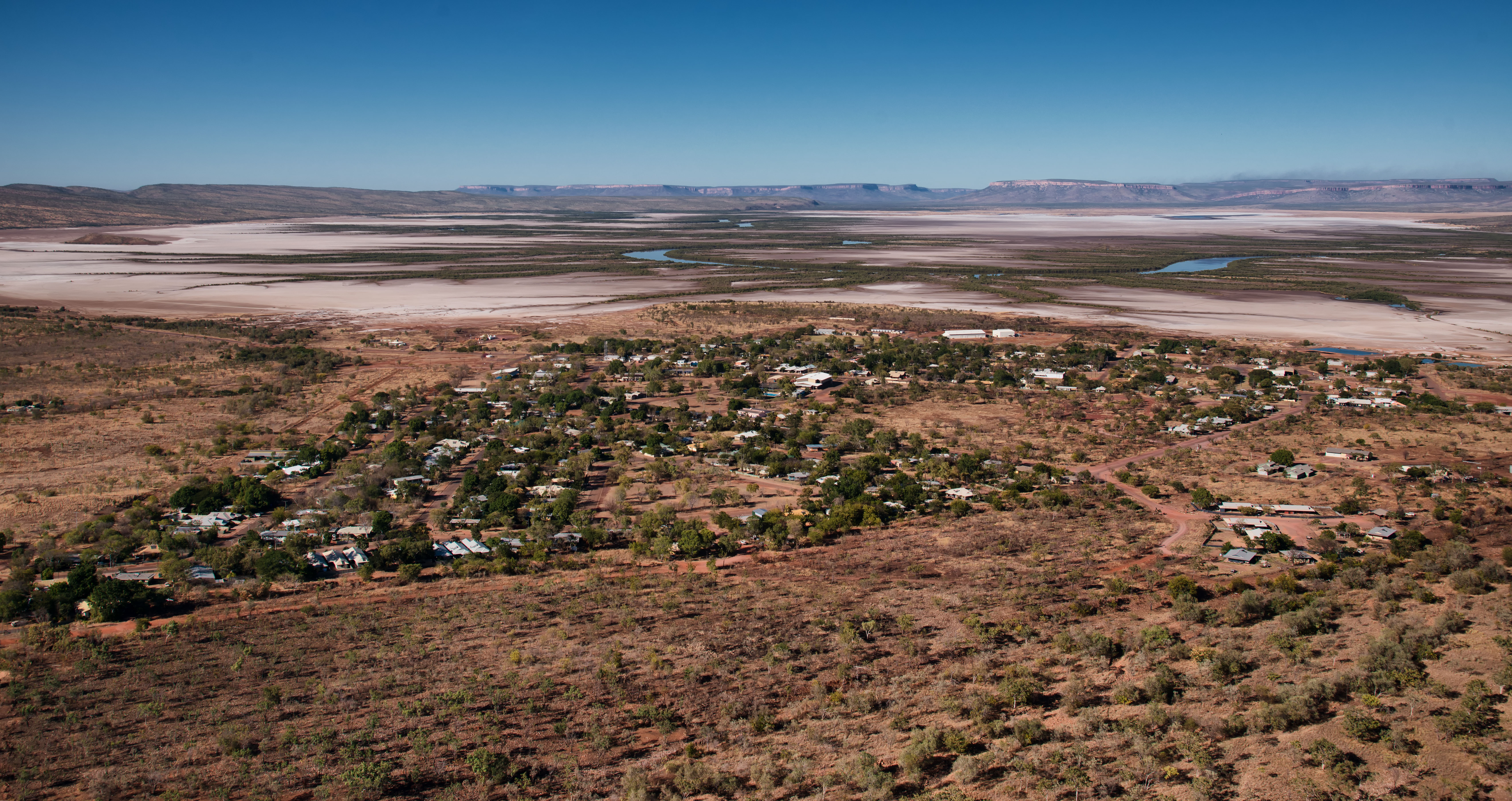 The town of Wyndham,_Western_Australia, looking towards the south with the King River and Cockburn Ranges in the distance.