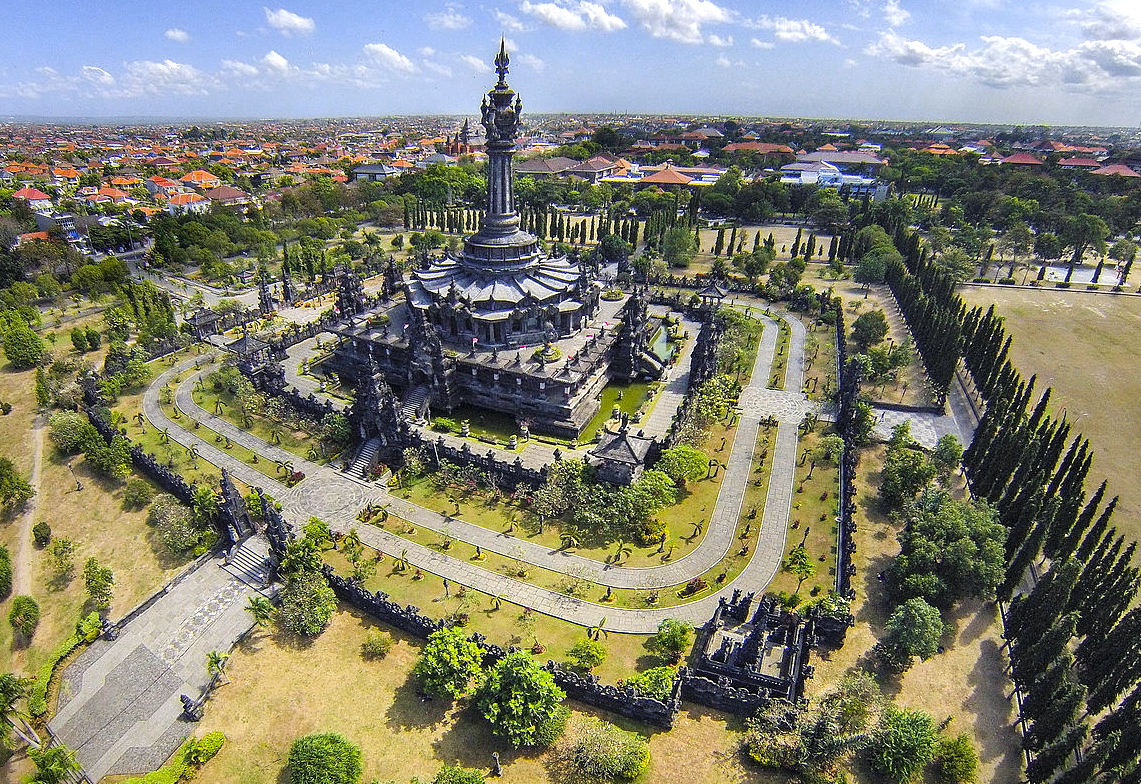 From wikipedia:

Bajra Sandhi Monument is a monument to Balinese people struggle from time to time. The monument is located in front of the Bali Governor's Office in Renon, Denpasar, Bali.
