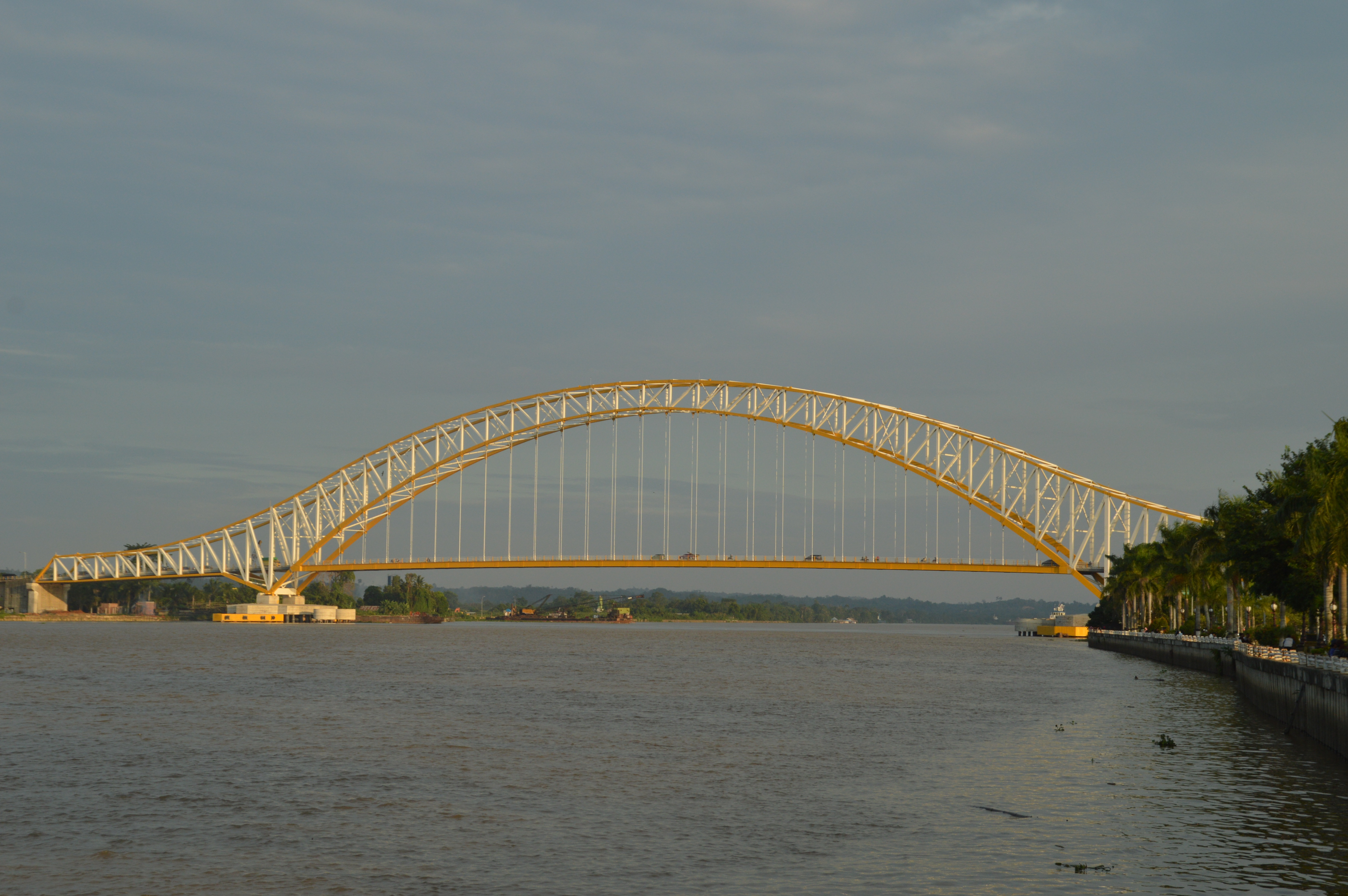 Jembatan Kutai Kartanegara di Kalimantan Timur dengan struktur dan desain baru.