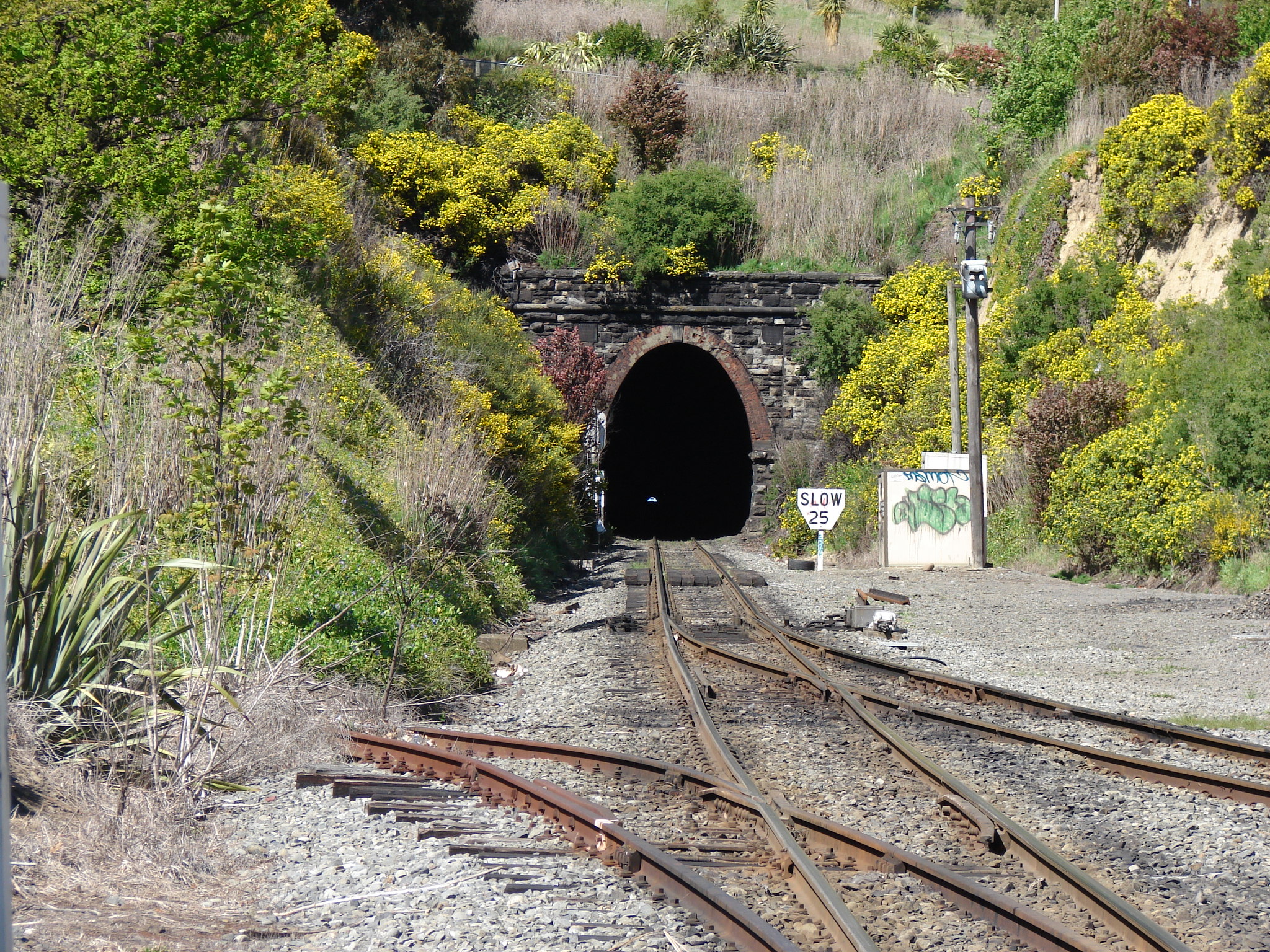 Heathcote portal of the Lyttelton rail tunnel in Christchurch. Photographed by Matthew25187 on en:2007-10-07.