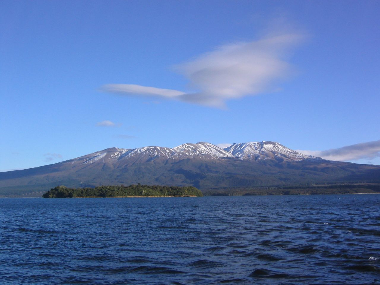 Mount Tongariro &amp; Lake Rotoaira, New Zealand.