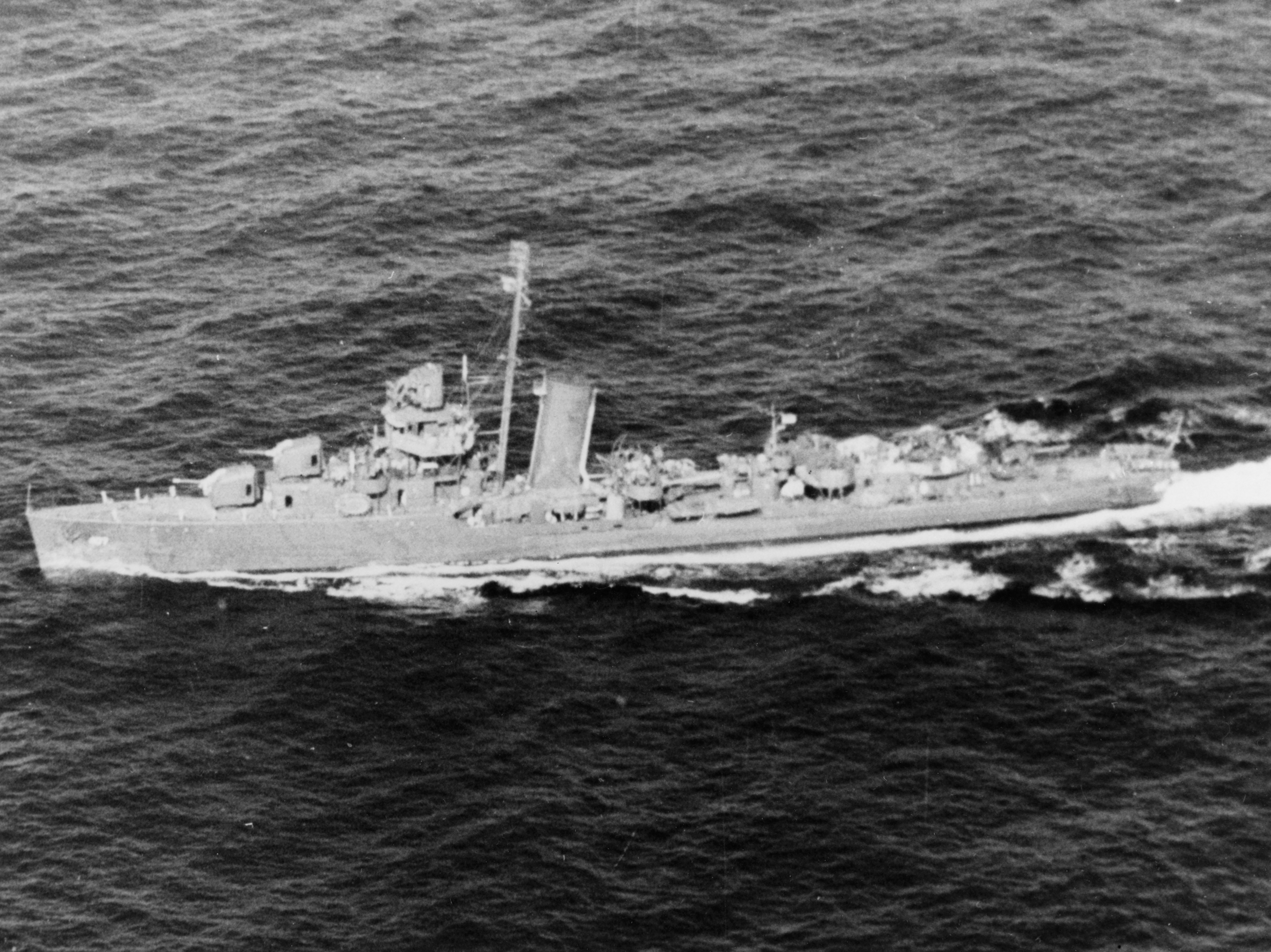 The U.S. Navy destroyer USS Sterett (DD-407) underway at sea, circa 1943.