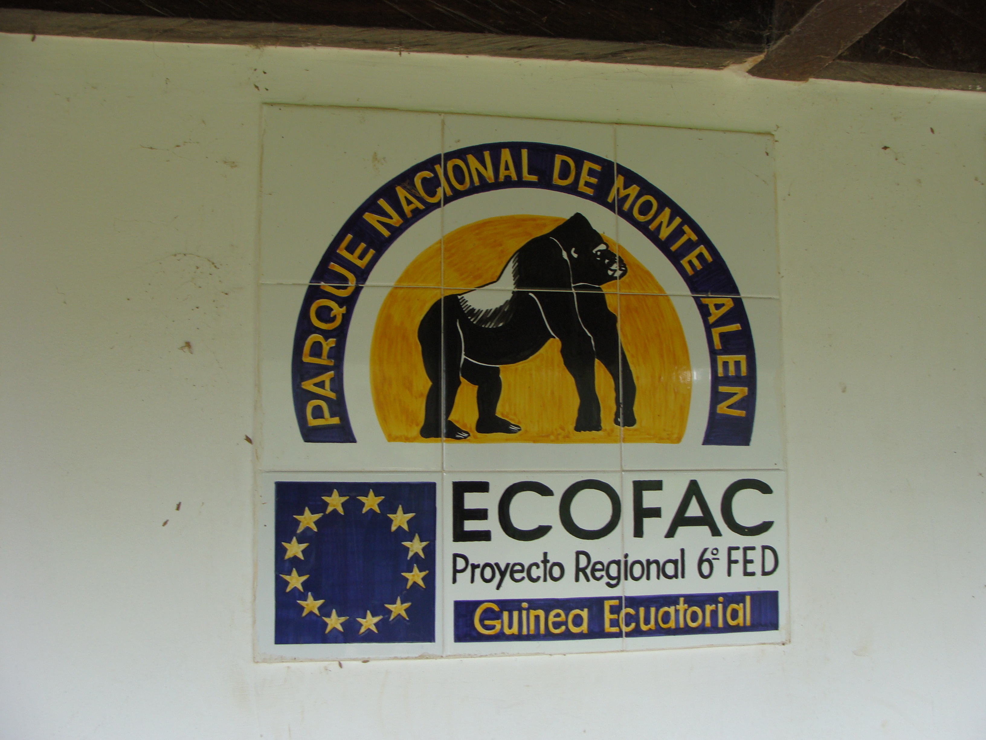 Hinweistafel am Eingang zum Nationalpark Monte Alén in Äquatorialguinea.