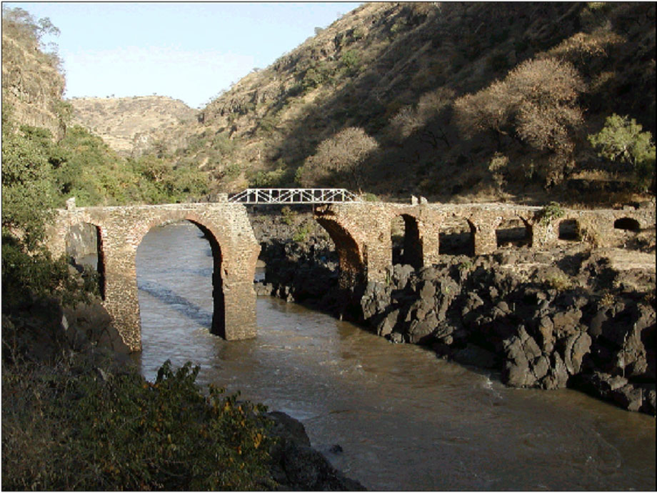 One of only two stone bridges built over the Blue Nile during the reign of Emperor Fasilides in approximately 1660.  Destroyed during World War II by retreating Italian soldiers.