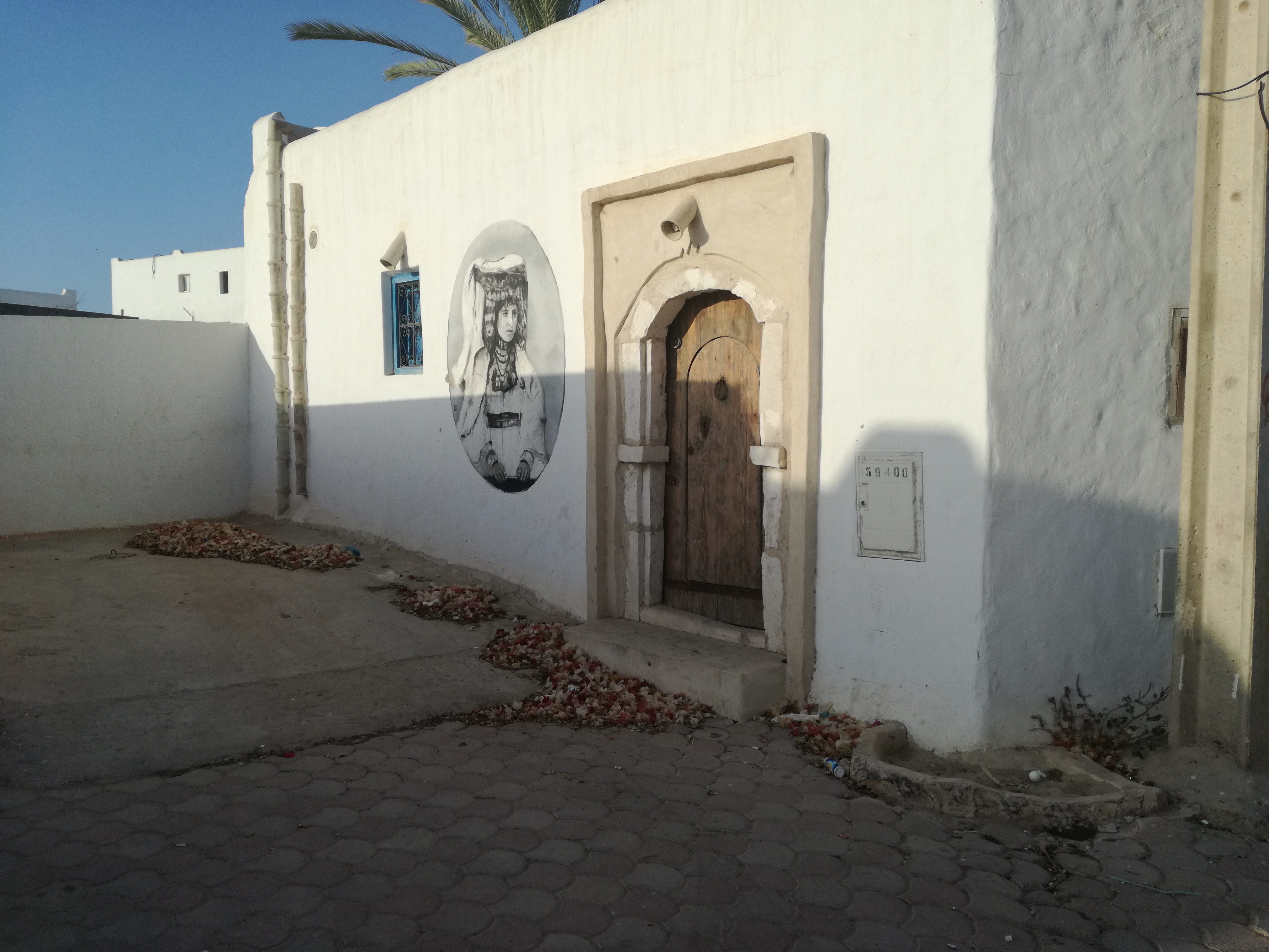 a scene from Djerbahood Erriadh