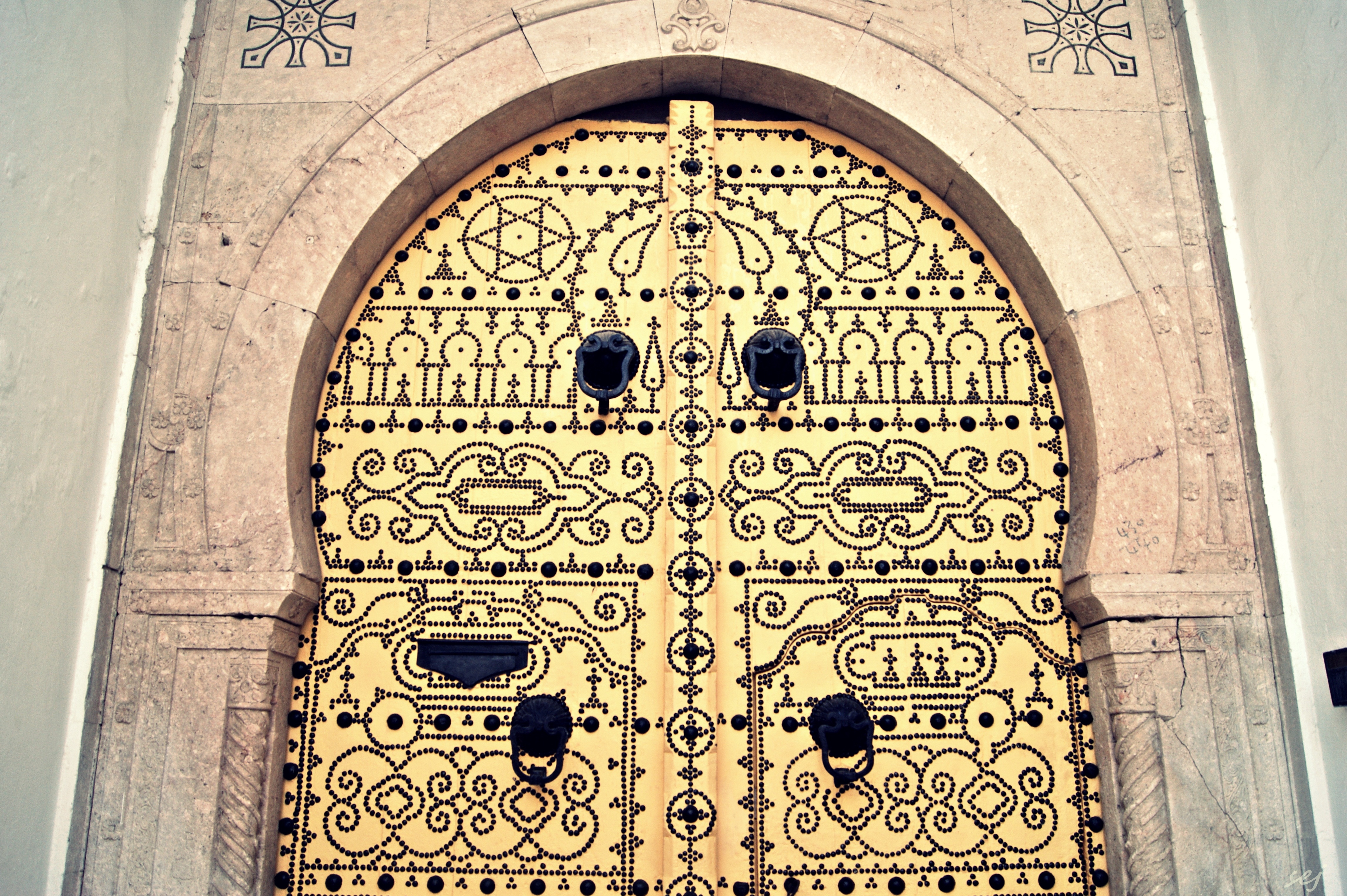 Porte dans la médina de Tunis