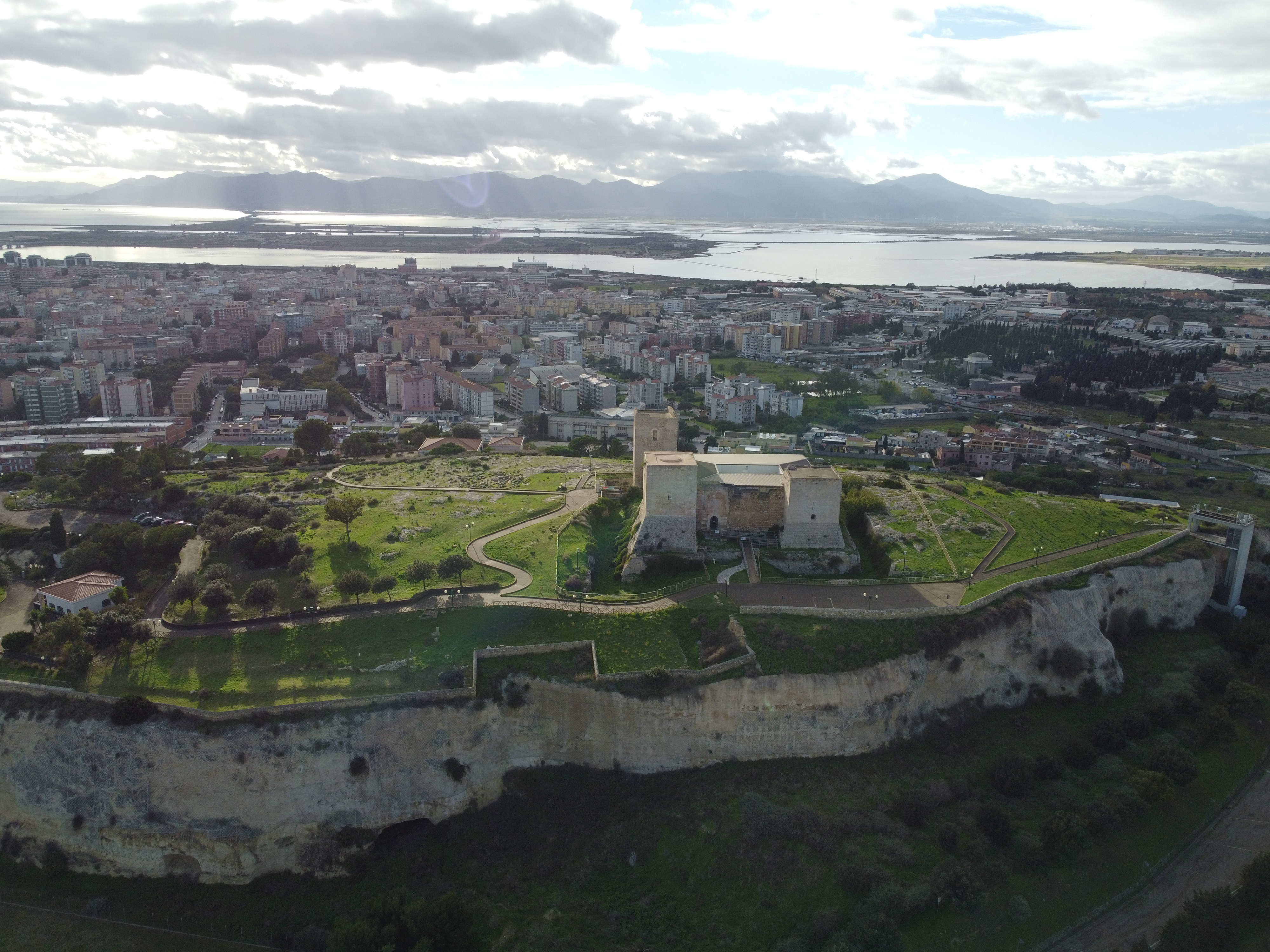 castello di San Michele, vista aerea del colle