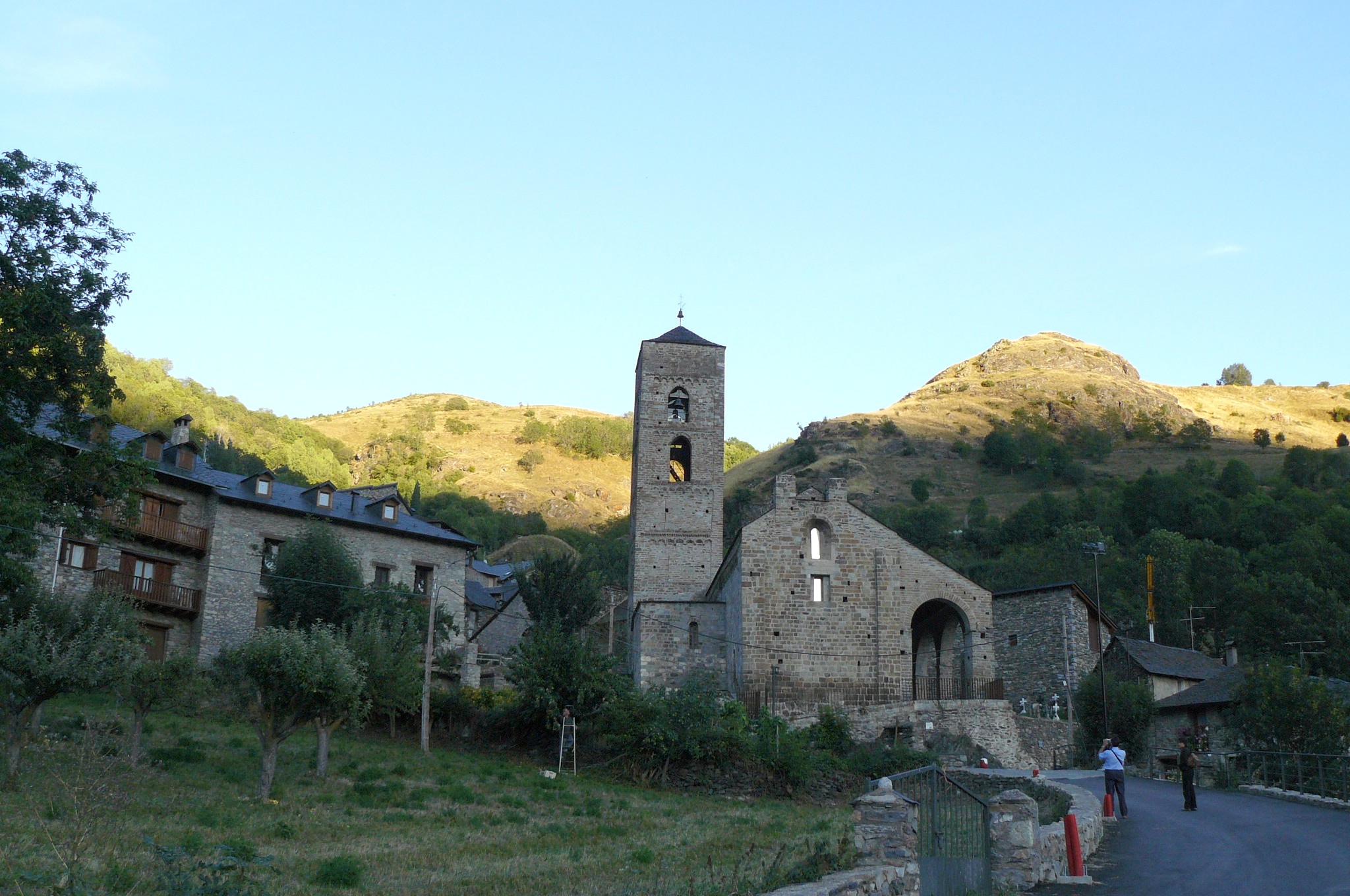 Parte del pueblo de Durro e iglesia de la Nativitat





This is a photo of a monument listed in the Catalan heritage register of Béns Culturals d'Interès Nacional and the Spanish heritage register of Bienes de Interés Cultural under the reference RI-51-0007216.