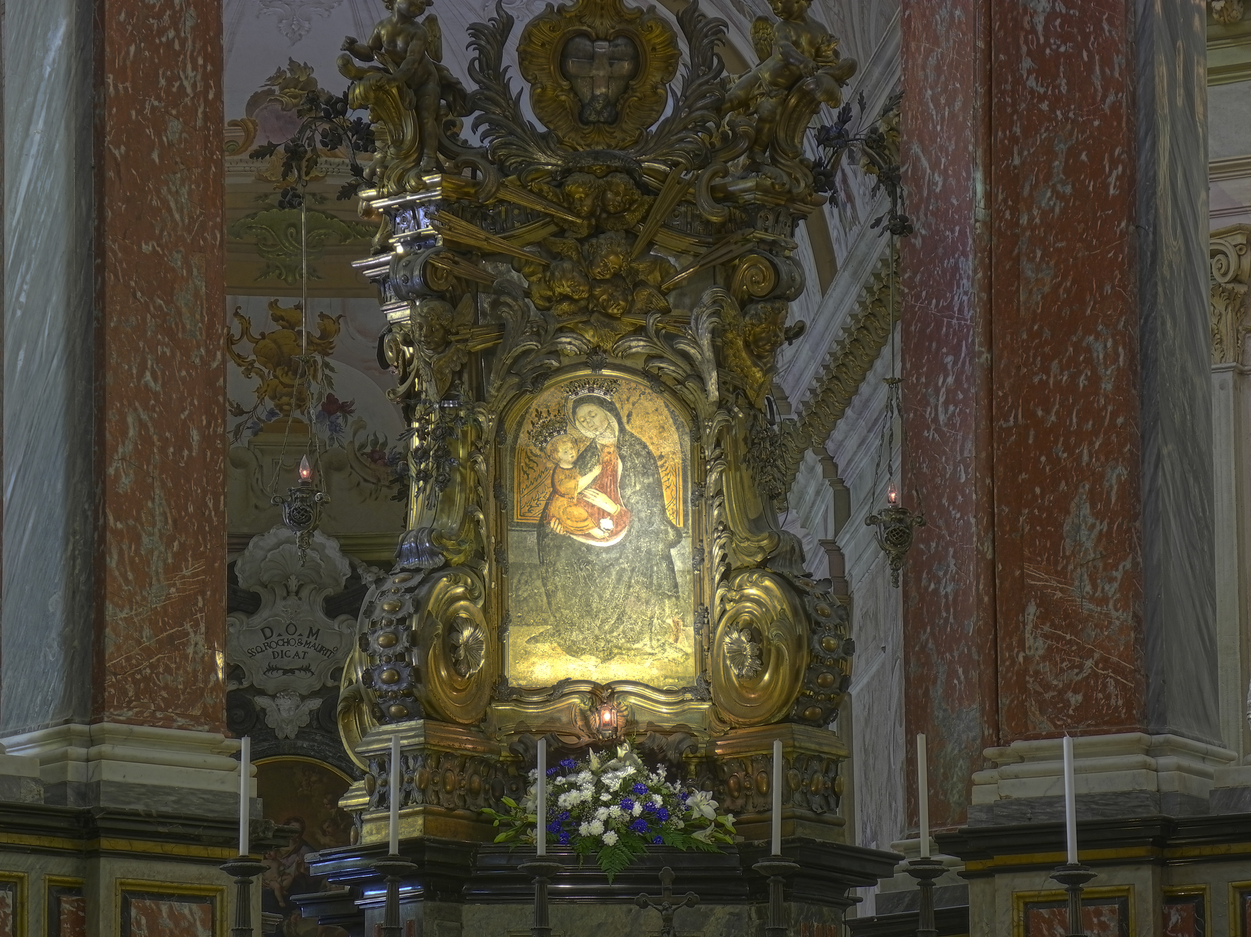 La Sacra Icona del pilone originale posta sull'altare maggiore