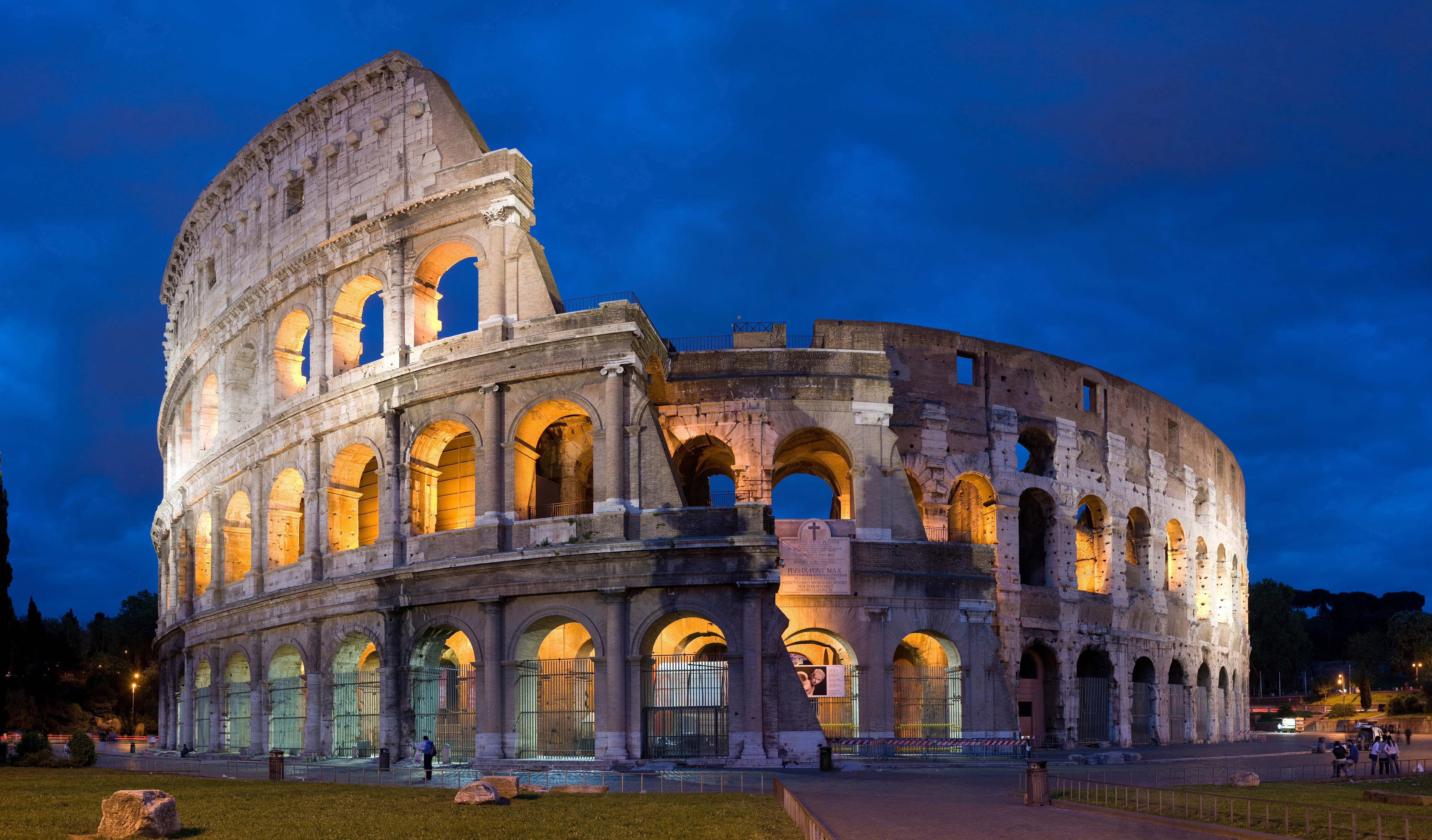 A 4×4 segment panorama of the Colosseum at dusk. Taken by myself with a Canon 5D and 50mm f/1.8 lens at f/5.6.
