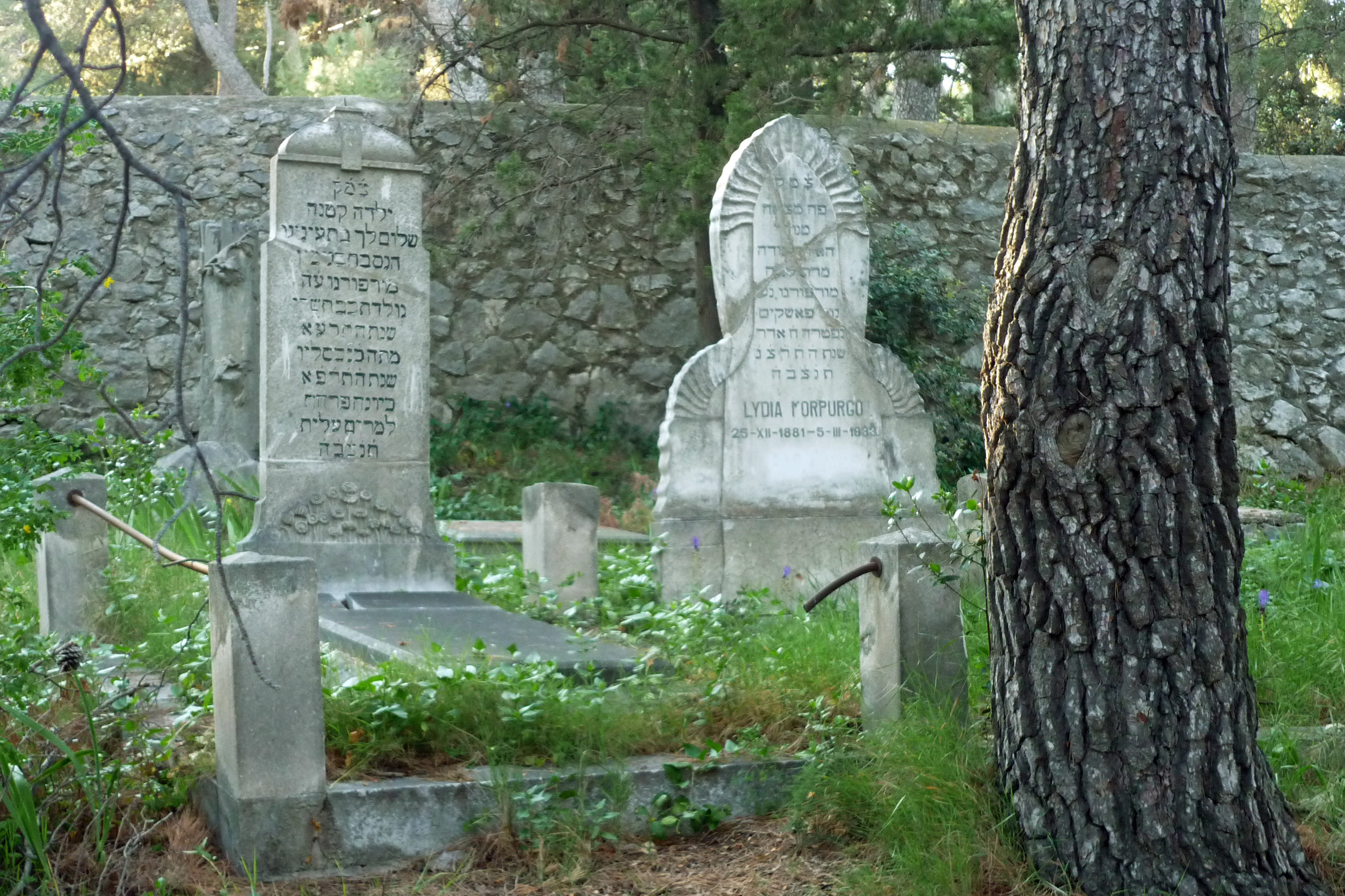 Gräber auf dem alten Jüdischen Friedhof auf dem Marjan in Split