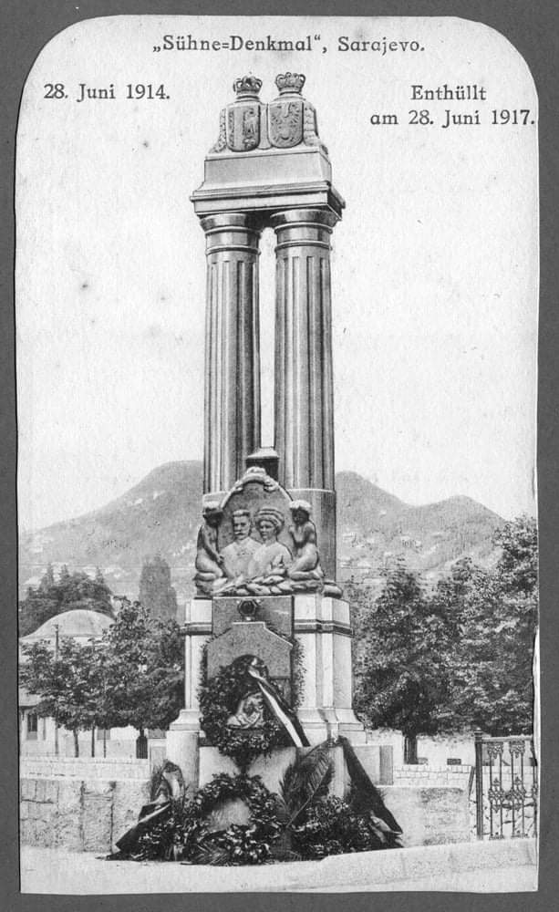 Ferenc Ferdinánd emlékmű. Szarajevó, Bosznia-Hercegovina, Osztrák-Magyar Birodalom.  A felvétel ismeretlen fényképész felvétele 1917. június 28-án.