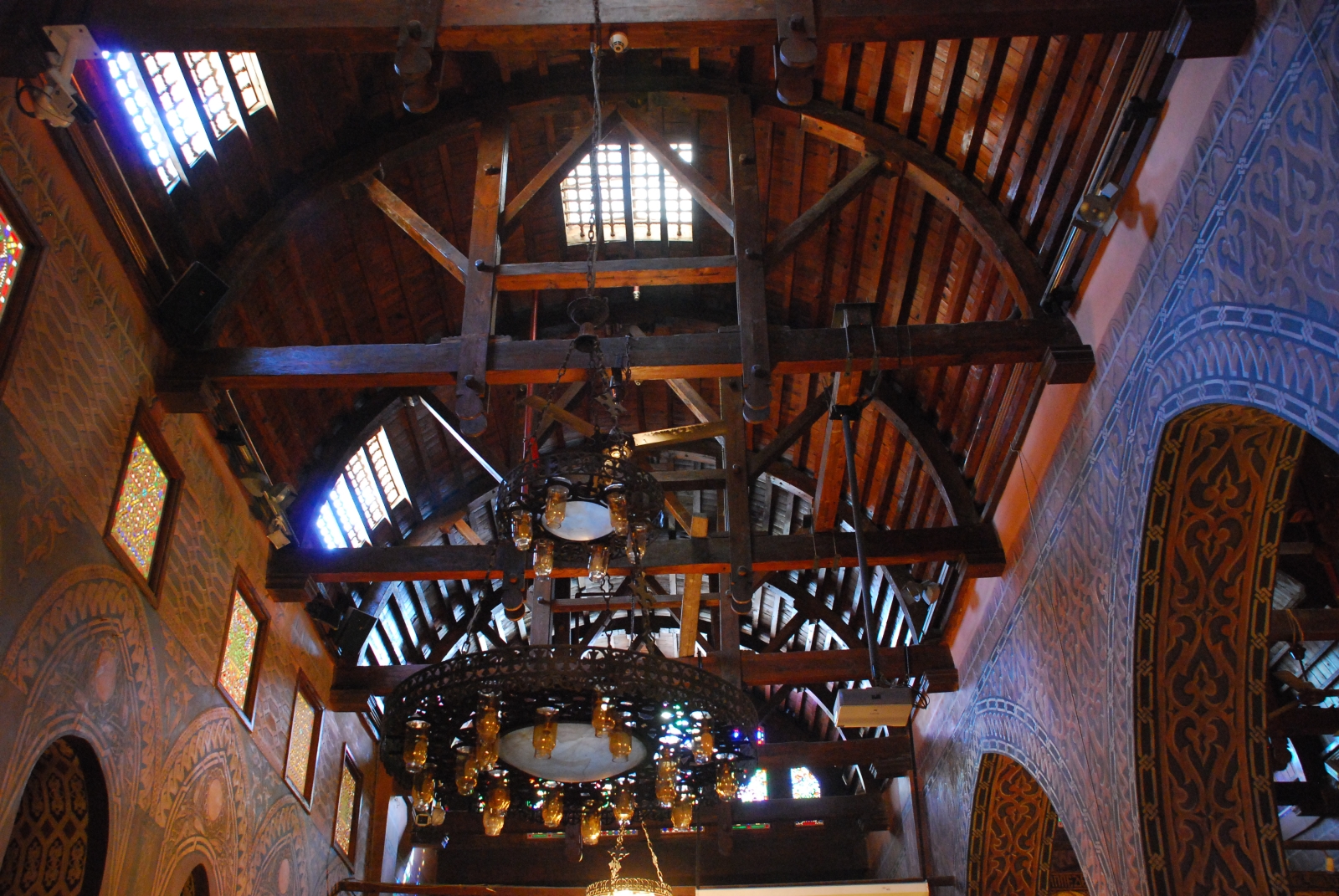 barrel-vaulted aisle