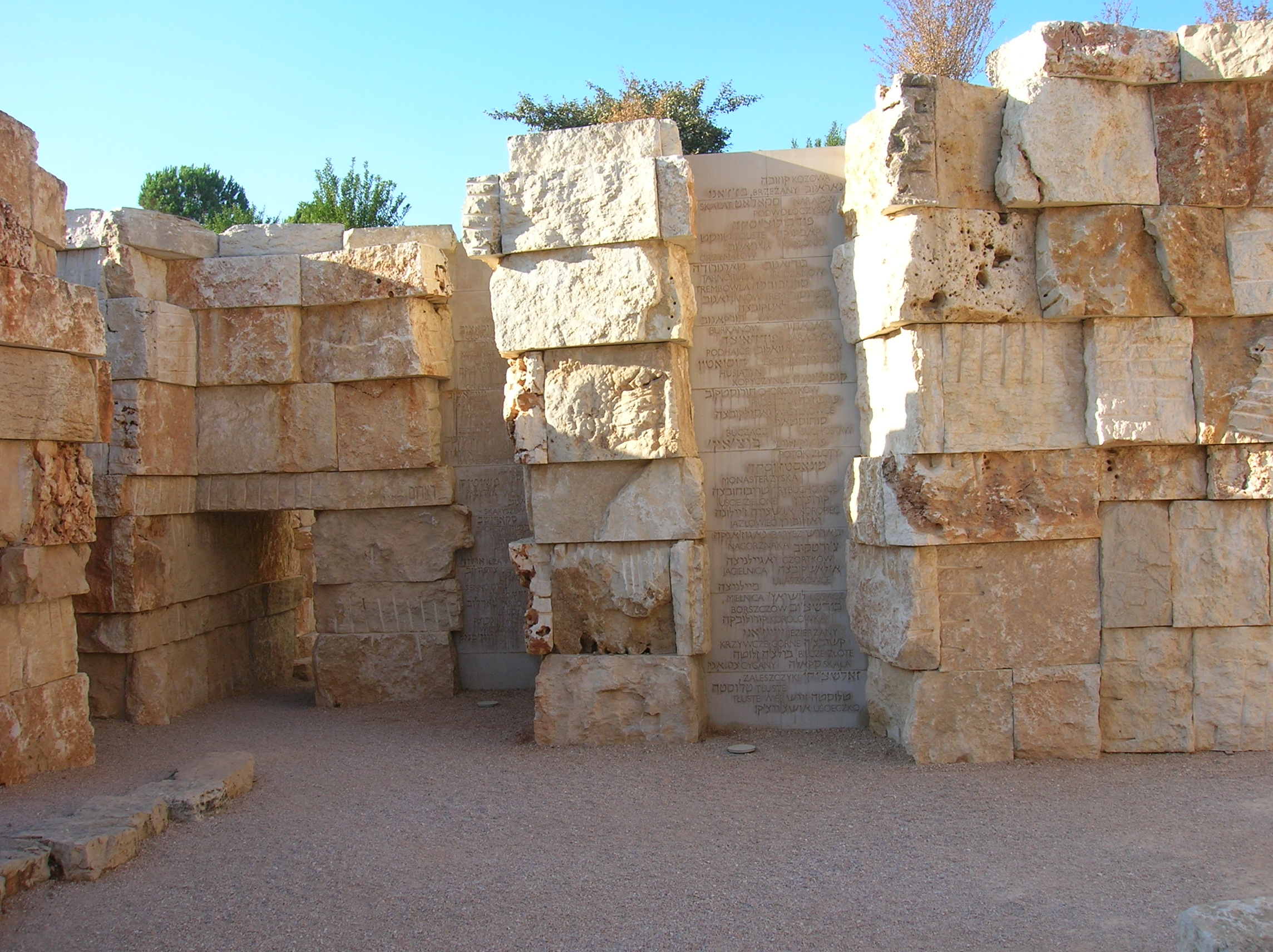 The Valley of communities memorial at Yad Vashem Museum, Israel

Licence of the architect missing.
Architect Dan Zur Lipa Yahalom
as Israli Law (see Commons:Licensing#Israel) this picture does'nt need architect authorization.