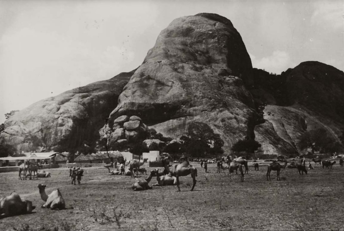 The famous rock (Bur) of Hakaba and townspeople in 1928
