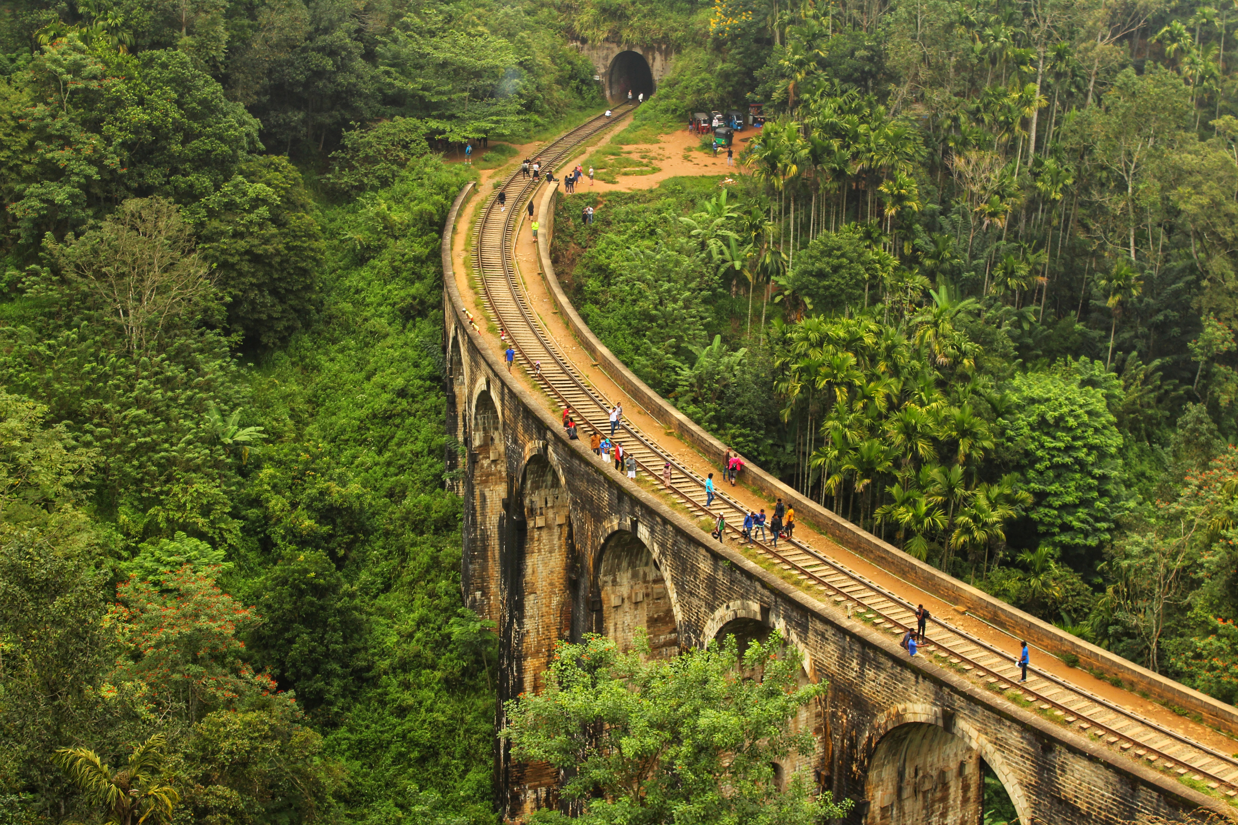 One of the highlights in the mountain village Ella is the 30-meter high Demodara Nine Arch Bridge. It is one of the best examples of colonial-era railway construction in the country. The construction of the bridge is generally attributed to a local Ceylonese builder, P. K. Appuhami, in consultation with British engineers. Height: 80 ft (24.38m) Total length: 300 ft (91.44m)