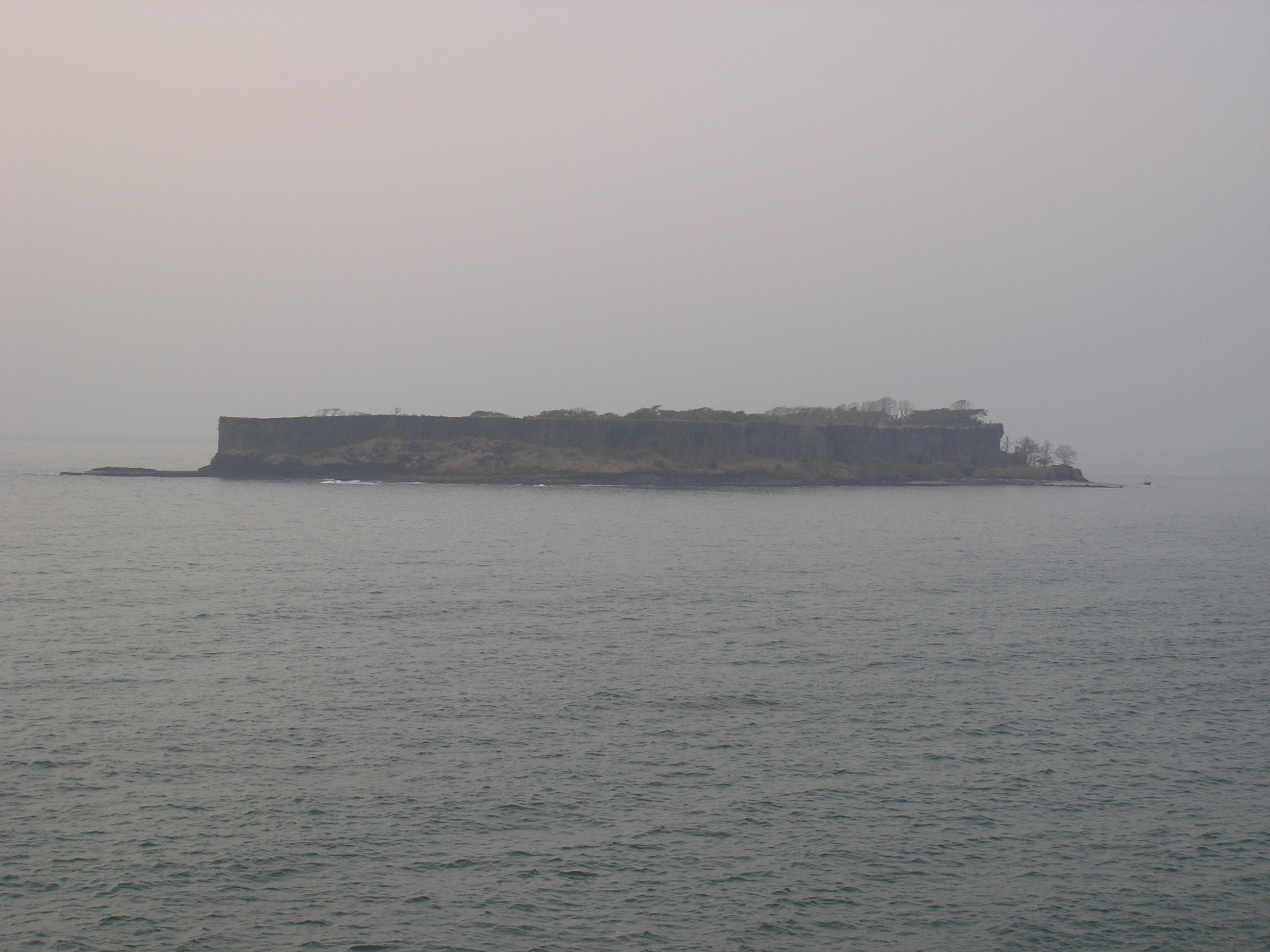 This Suwarnadurg fort is located on an island not far off from the mainland, near Harnai. Approximately 1 mile away from the mainland in the sea.